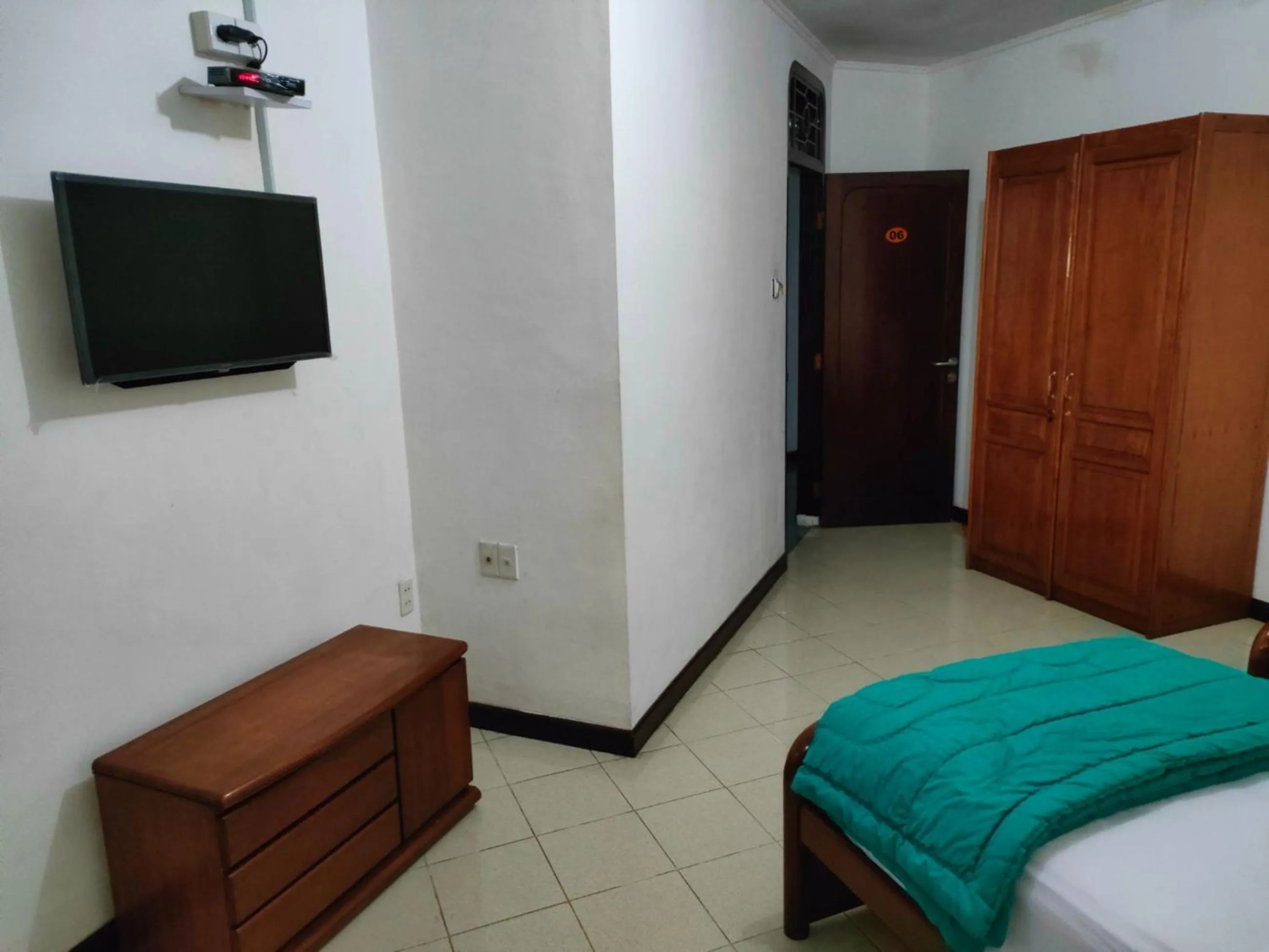 Photo of the whole room, Bed in Wisma Hari Kota