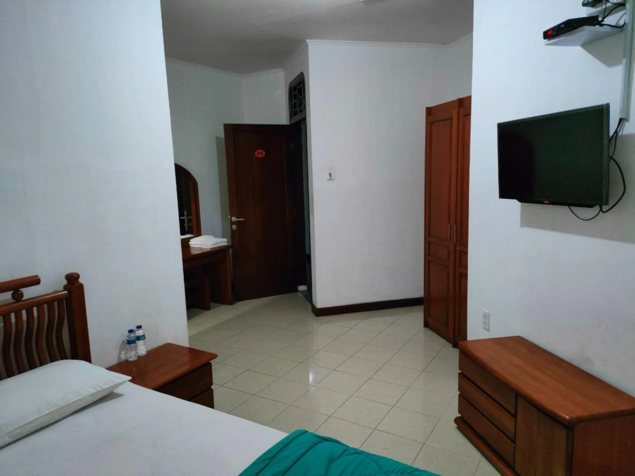 Photo of the whole room, Bed in Wisma Hari Kota