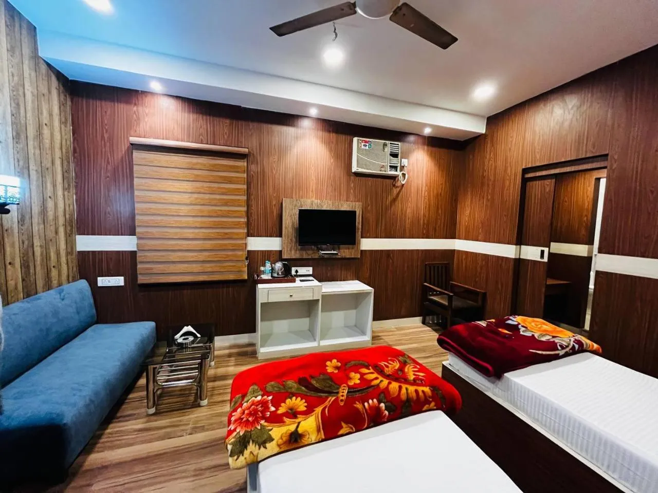 Photo of the whole room, Bed in Hotel Majestic