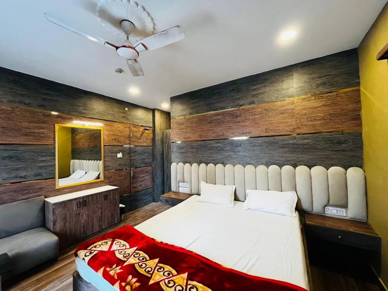 Photo of the whole room, Bed in Hotel Majestic