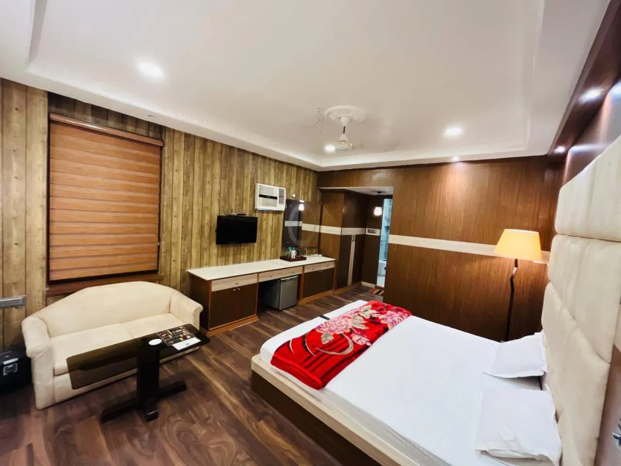 Photo of the whole room, Bed in Hotel Majestic