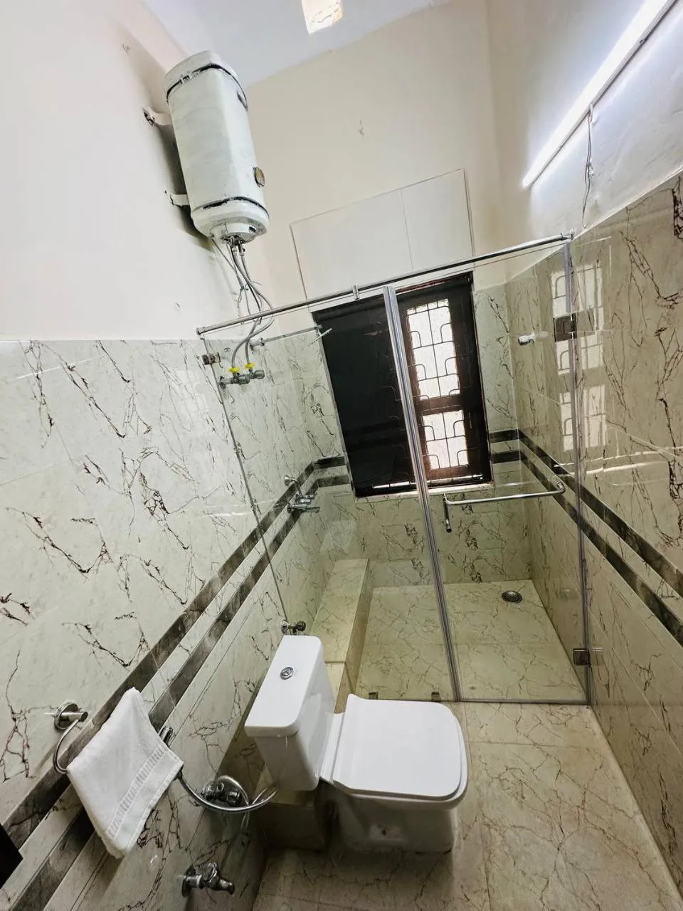 Shower in Hotel Majestic