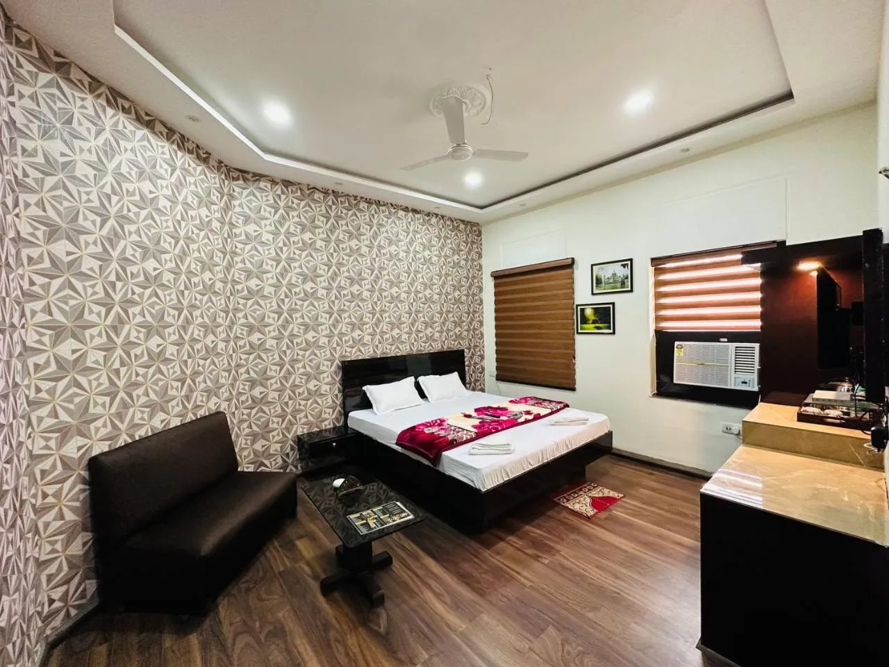 View (from property/room), Bed in Hotel Majestic