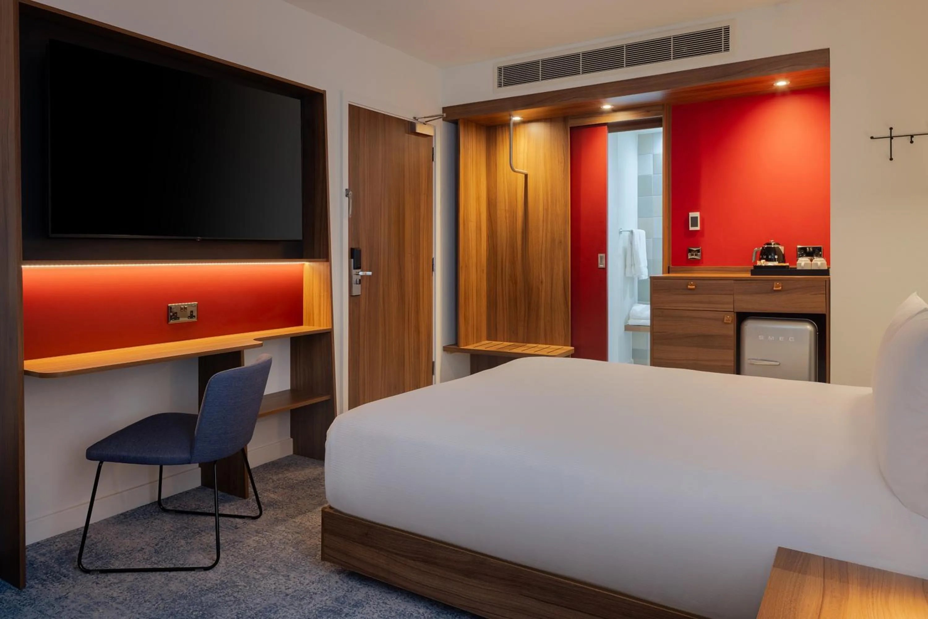 Bed in Hampton by Hilton London Waterloo