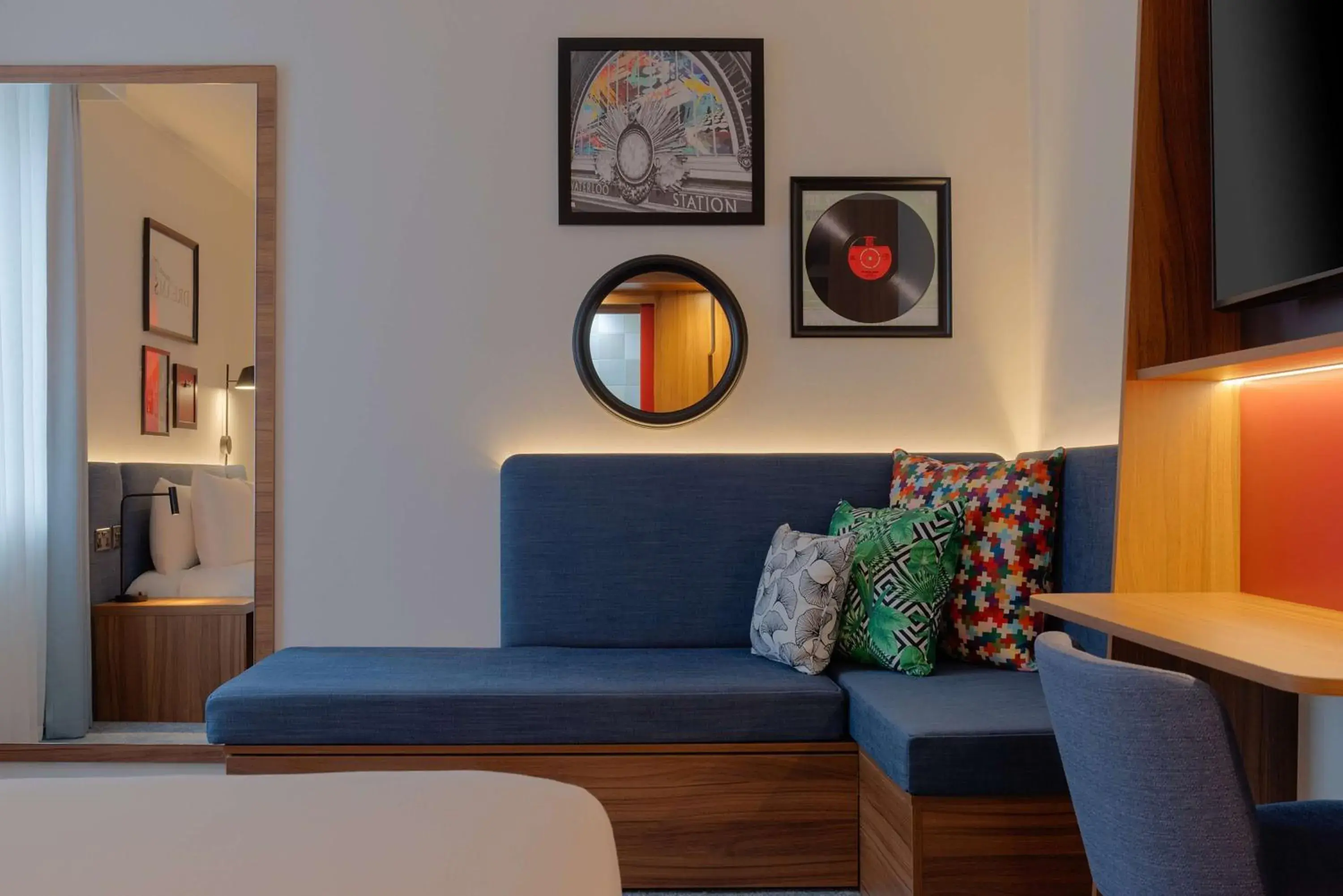 Premium Queen Room in Hampton by Hilton London Waterloo Premium Queen Room in Hampton by Hilton London Waterloo