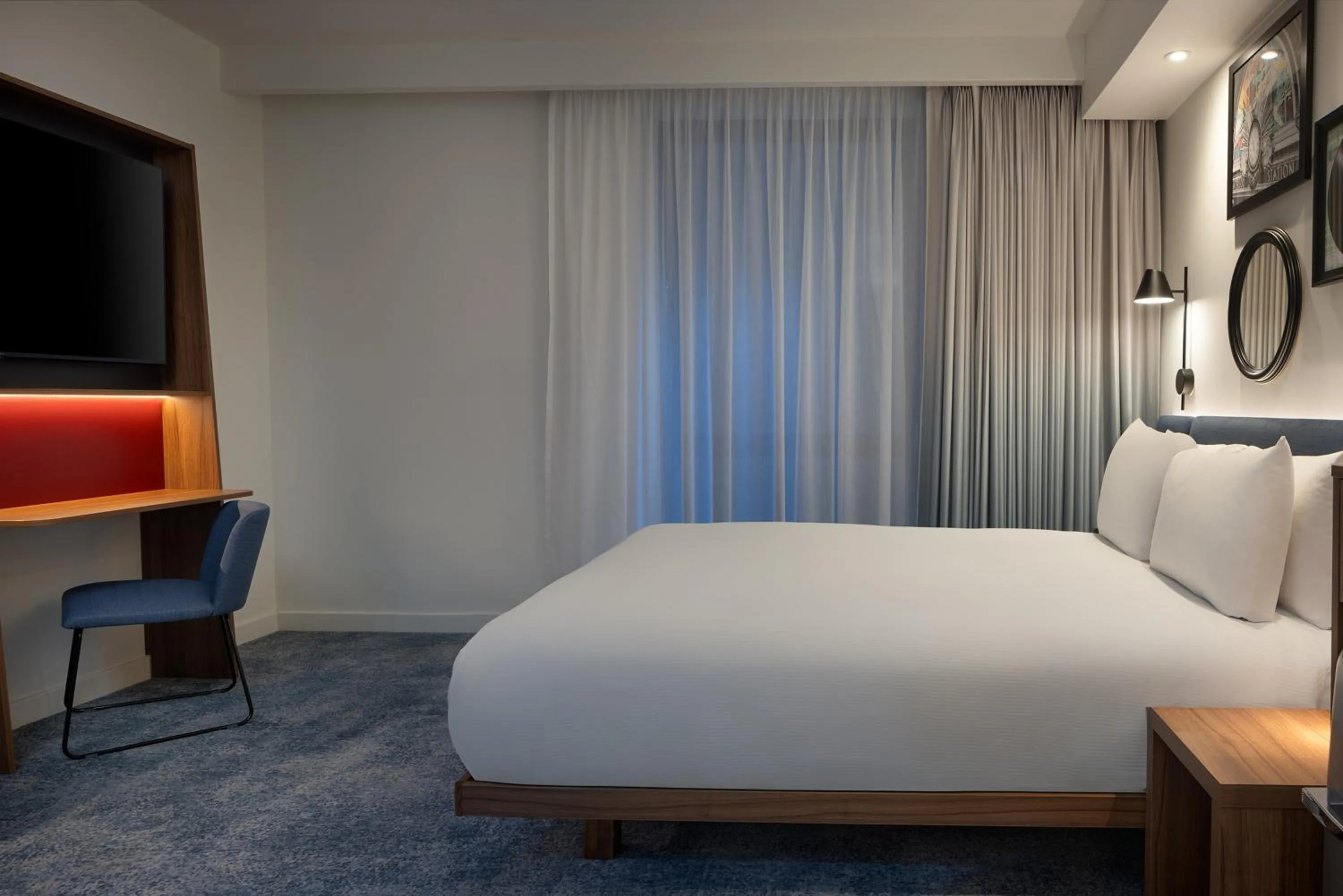 Bed in Hampton by Hilton London Waterloo