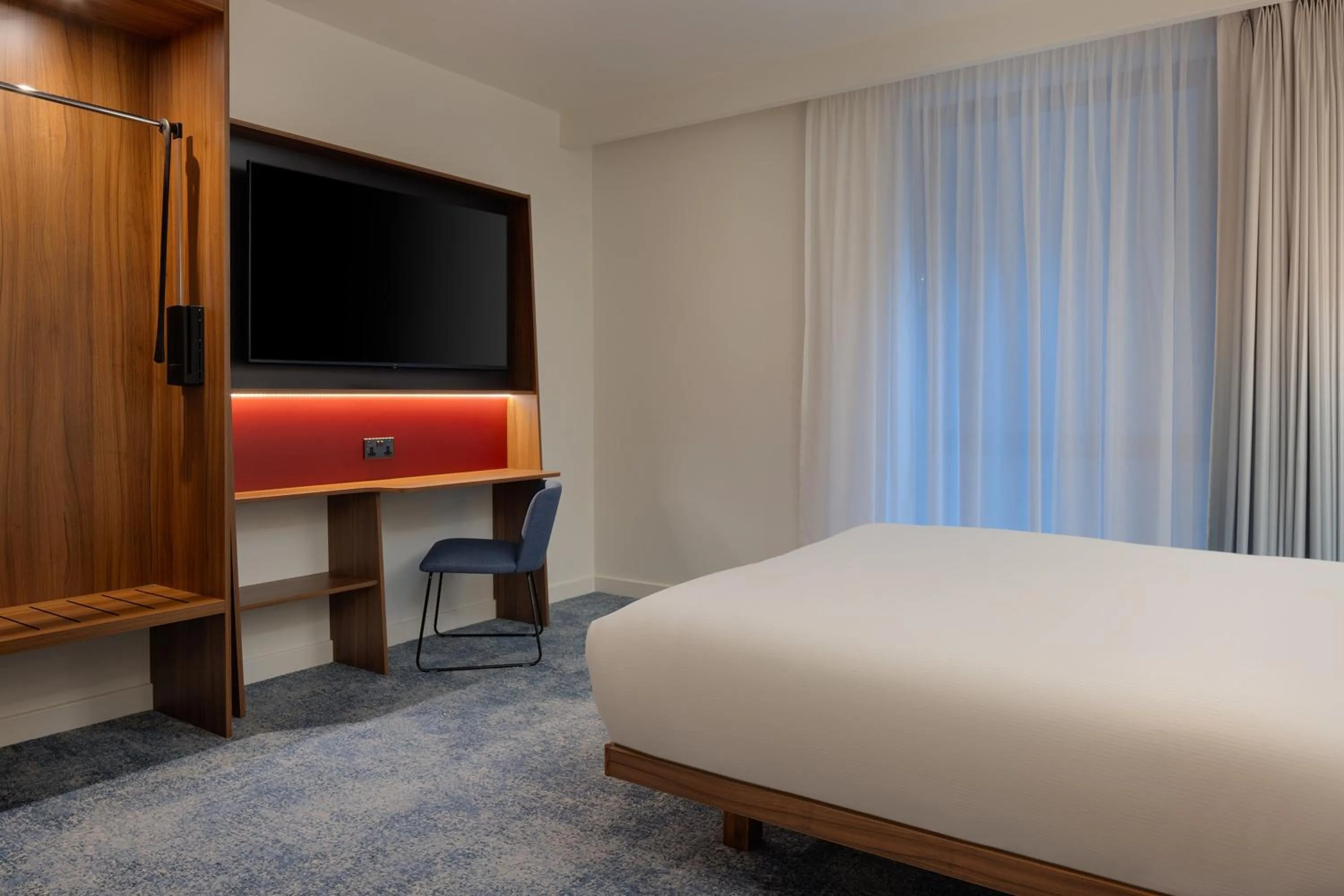 Bed in Hampton by Hilton London Waterloo