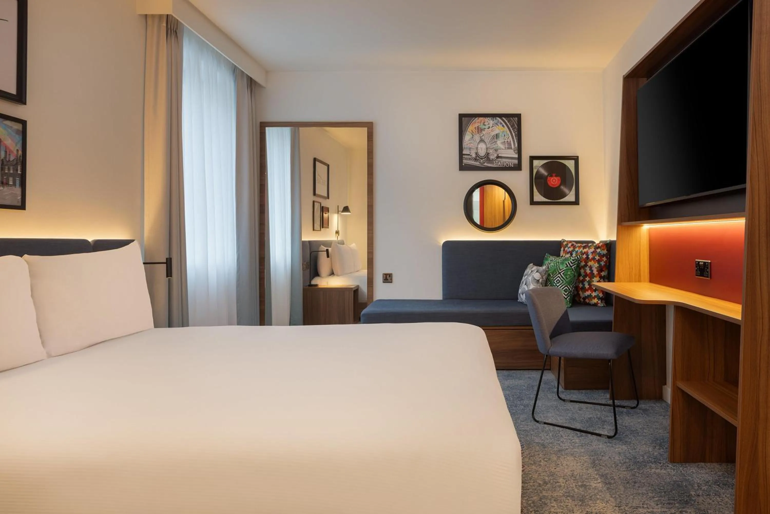 Bedroom, Bed in Hampton by Hilton London Waterloo