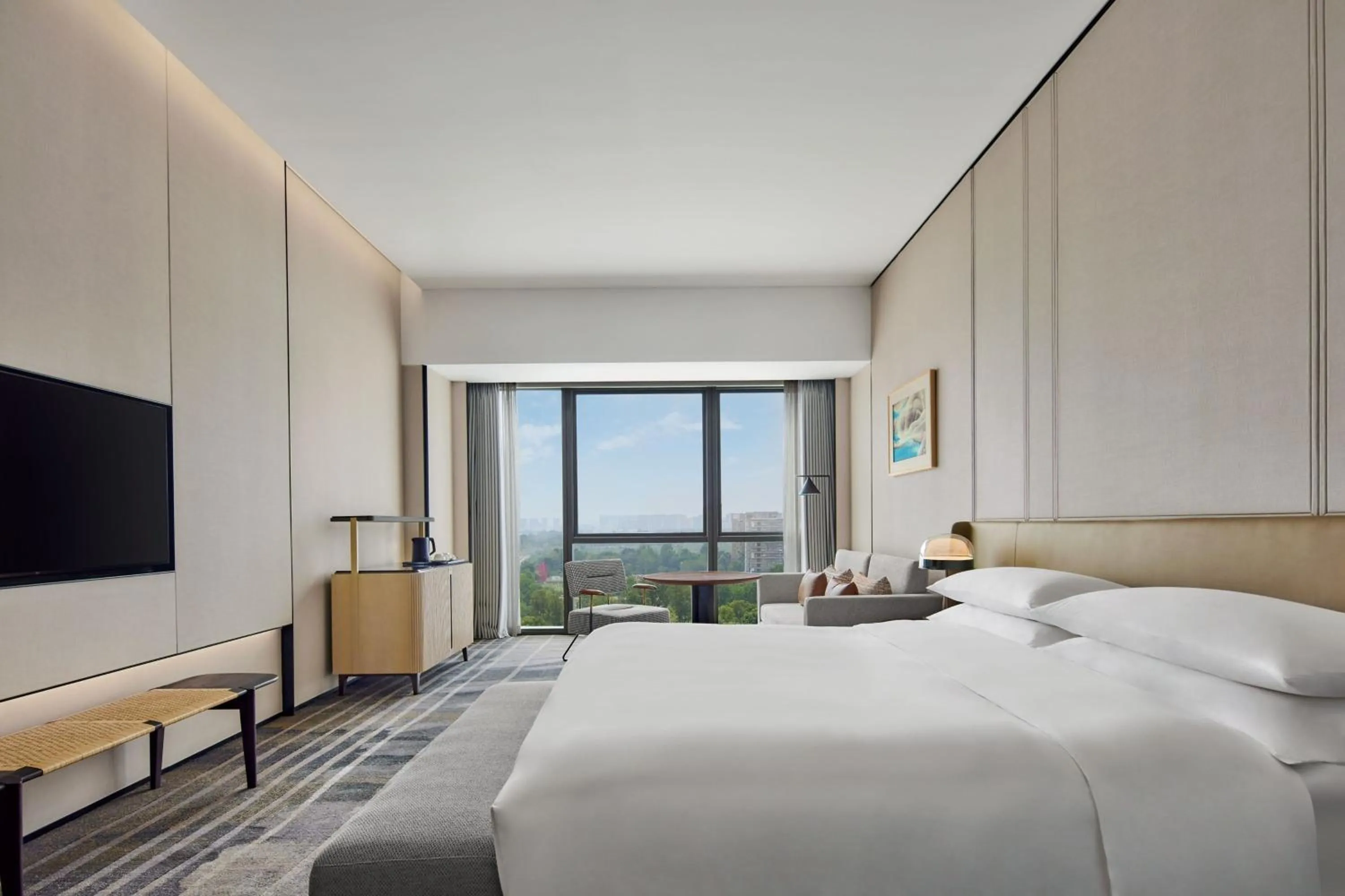 Photo of the whole room, Bed in Sheraton Chengdu Pidu