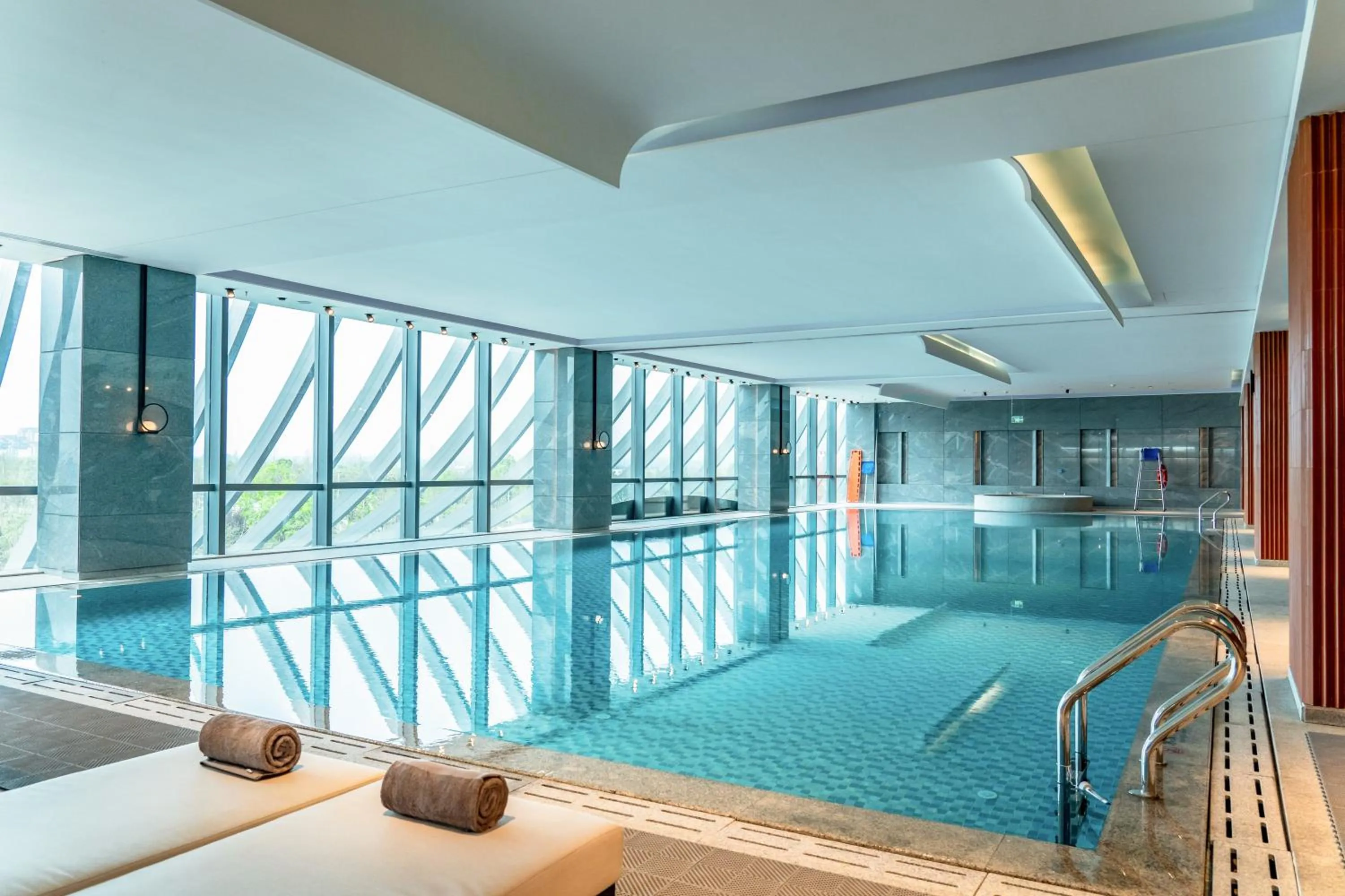 Swimming pool in Sheraton Chengdu Pidu