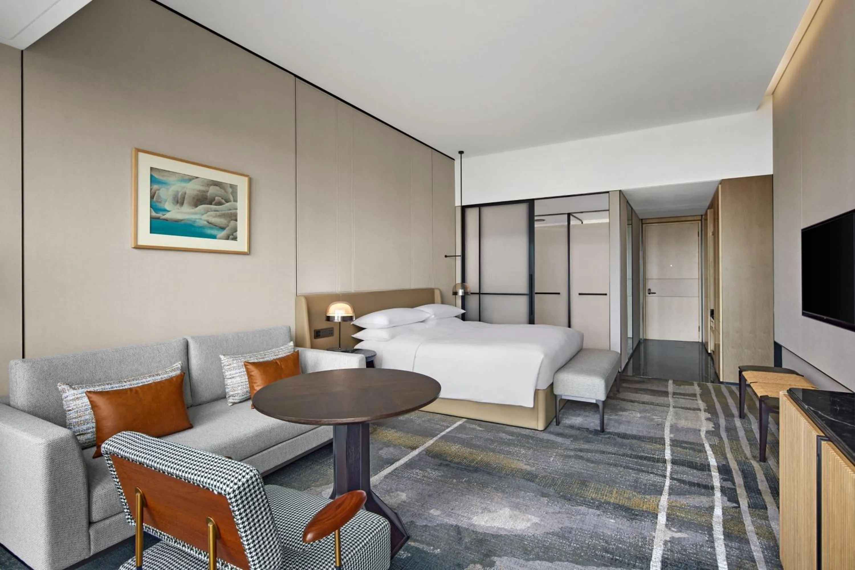 Photo of the whole room, Bed in Sheraton Chengdu Pidu