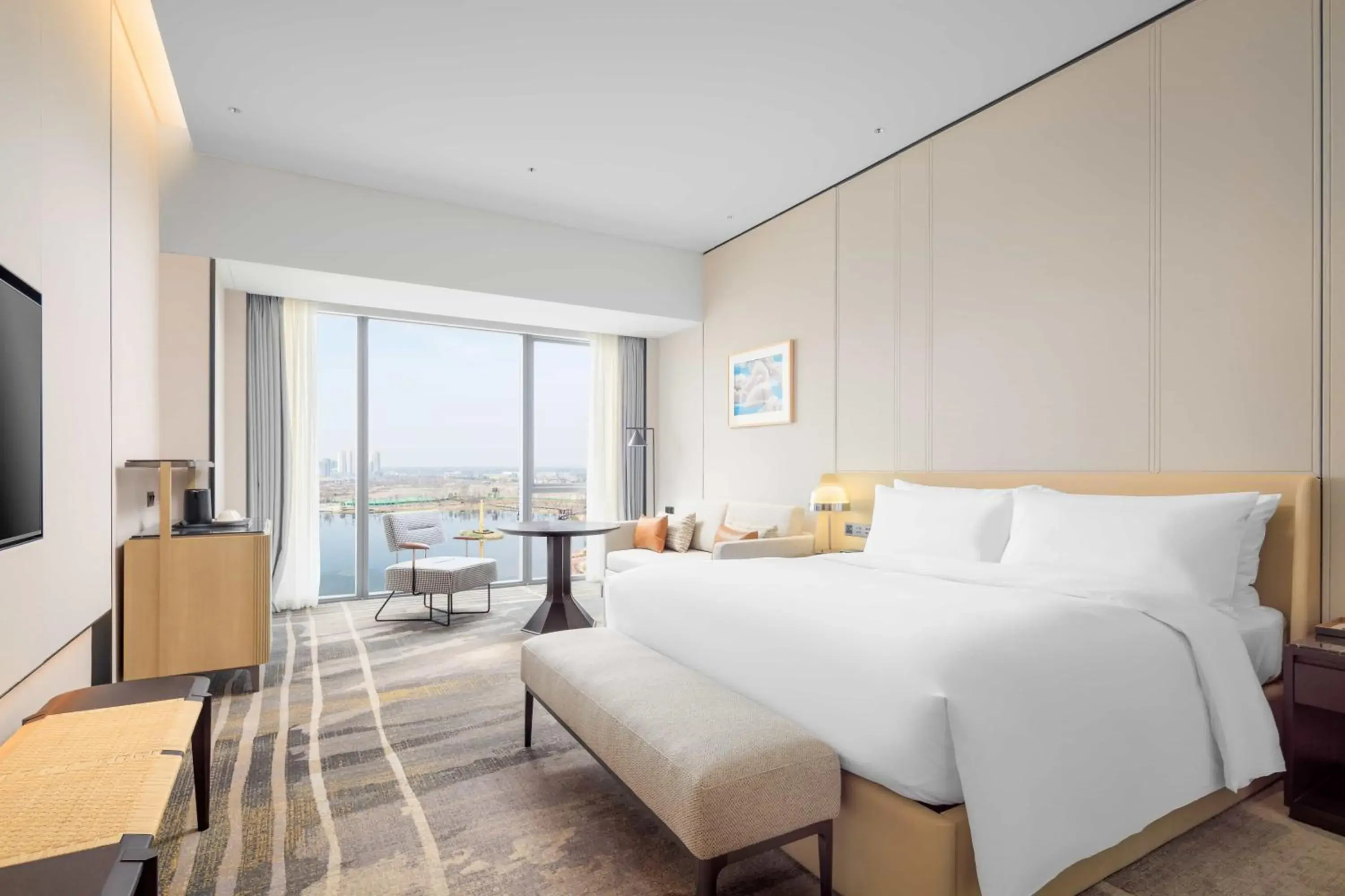 Executive King Room with Lake View - Lounge Access in Sheraton Chengdu Pidu Executive King Room with Lake View - Lounge Access in Sheraton Chengdu Pidu