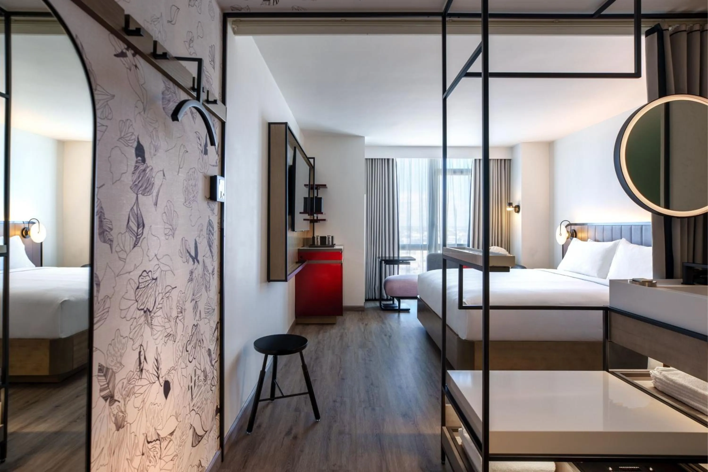 Photo of the whole room, Bed in Renaissance New York Flushing Hotel at Tangram