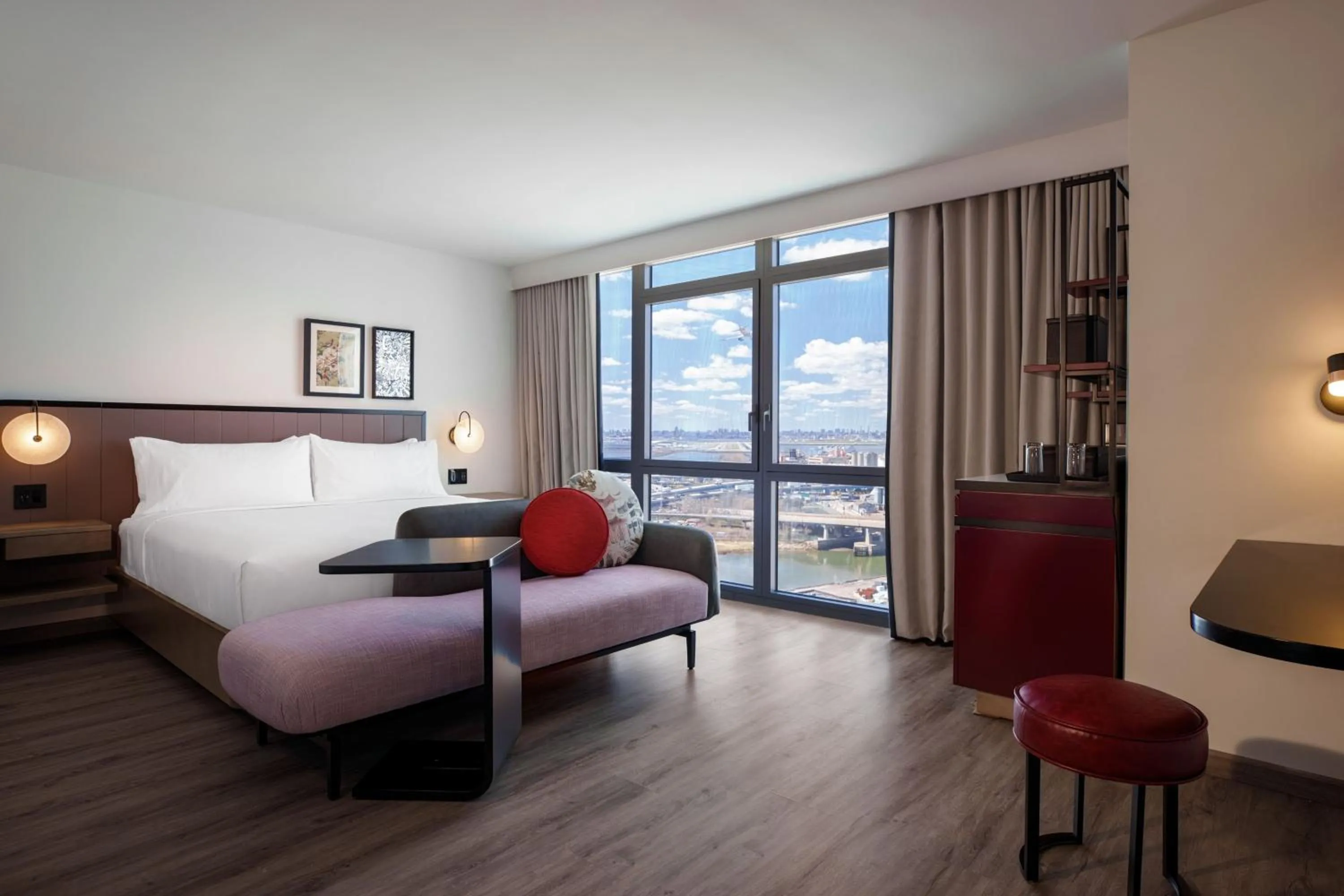 Photo of the whole room, Bed in Renaissance New York Flushing Hotel at Tangram