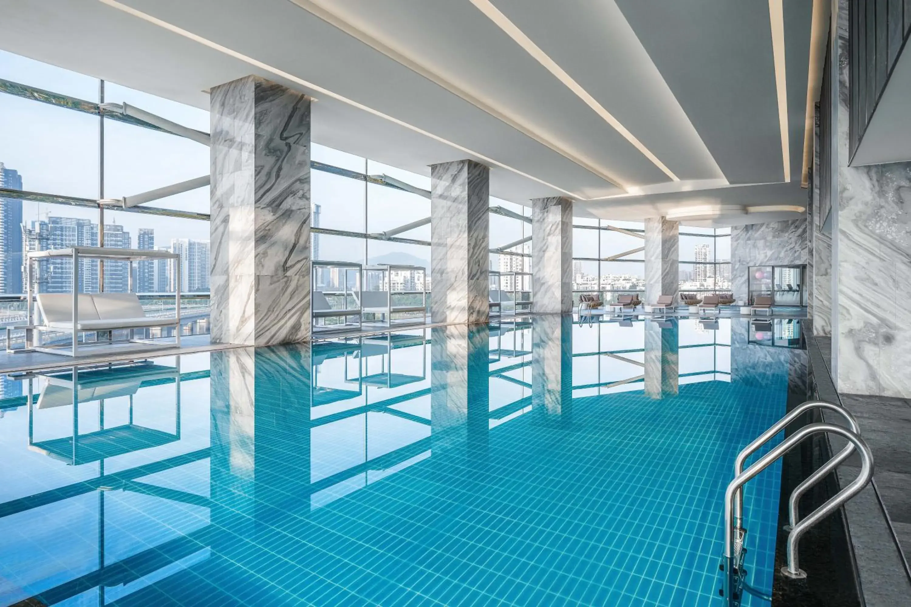 Club Riverside Double Double Room in Renaissance Zhuhai Hotel Club Riverside Double Double Room in Renaissance Zhuhai Hotel