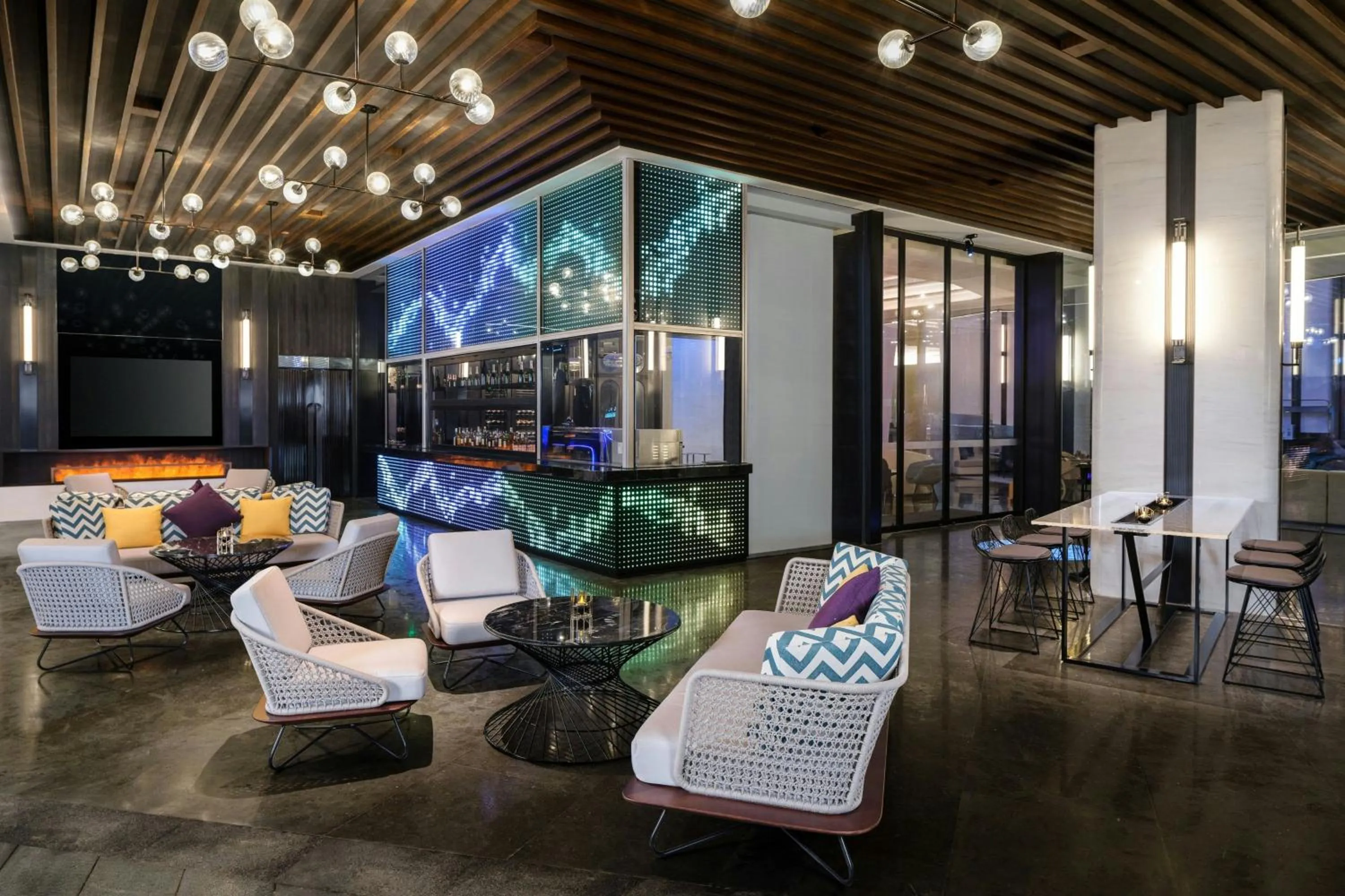 Lounge or bar in Renaissance Zhuhai Hotel
