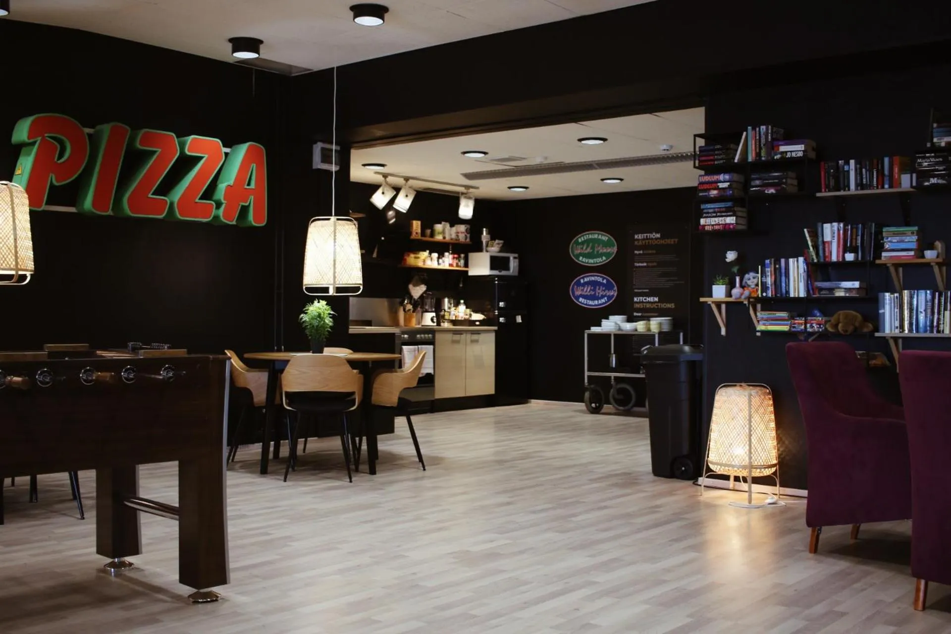 Communal kitchen in Hotelli Jämsä