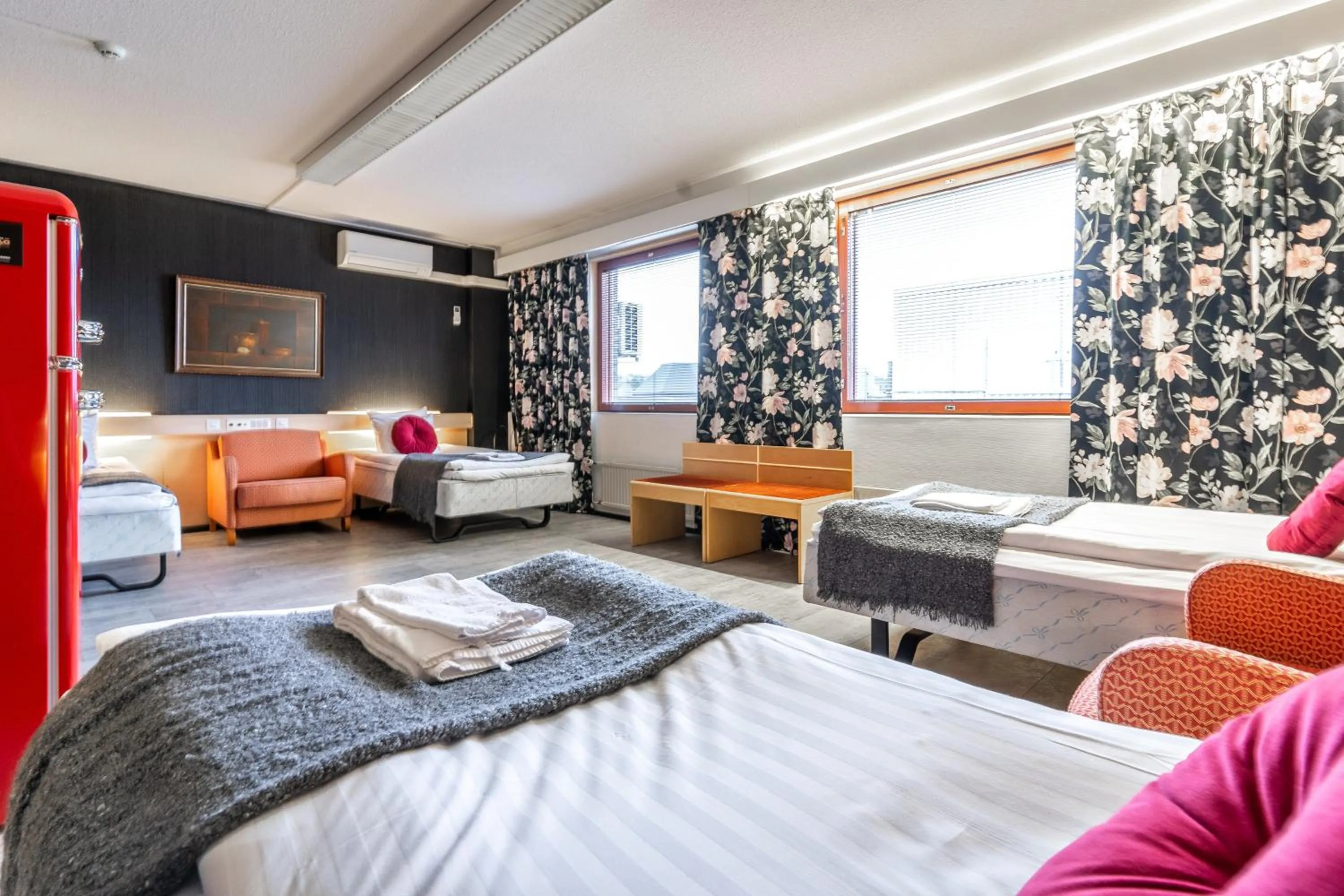 Photo of the whole room, Bed in Hotelli Jämsä