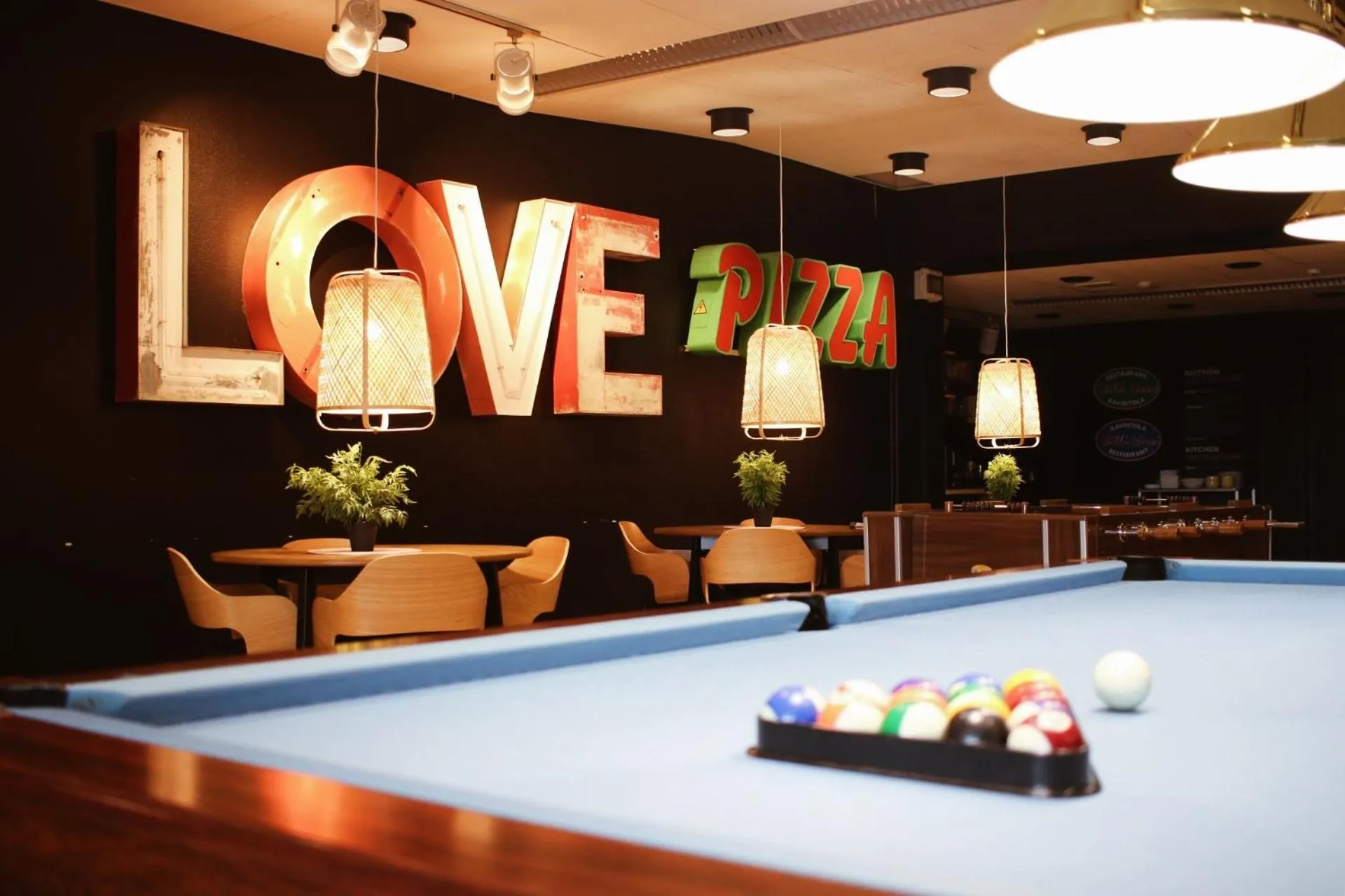 Communal lounge/ TV room in Hotelli Jämsä