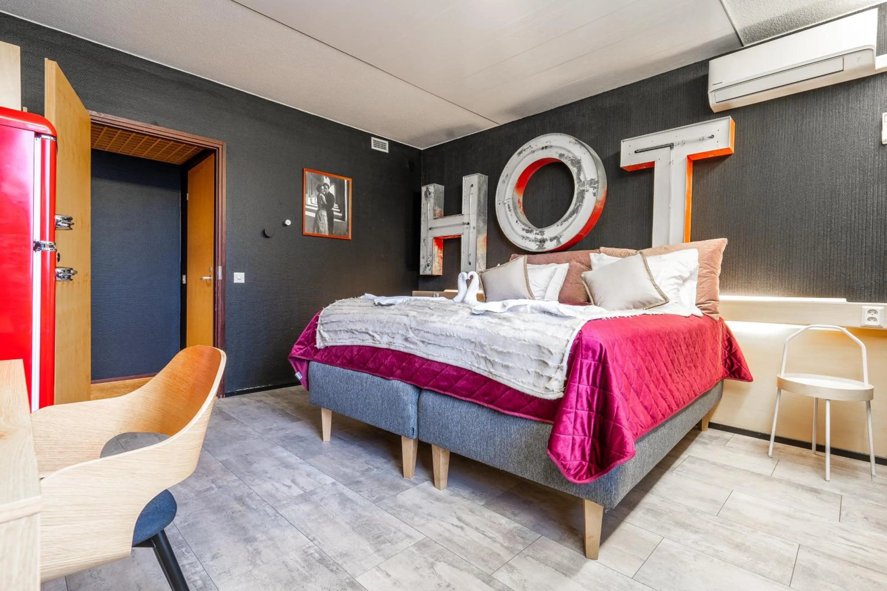 Photo of the whole room, Bed in Hotelli Jämsä