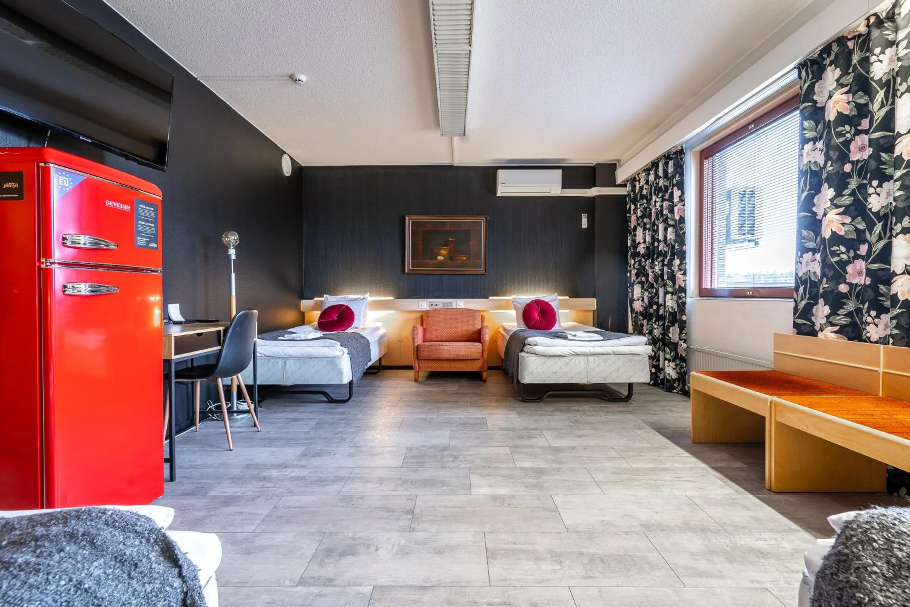 Photo of the whole room in Hotelli Jämsä