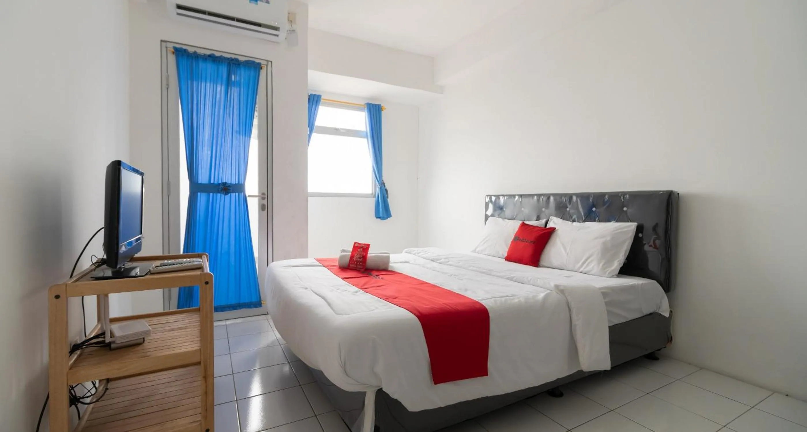 Bed in RedLiving Apartemen Gunung Putri - SIROOMS