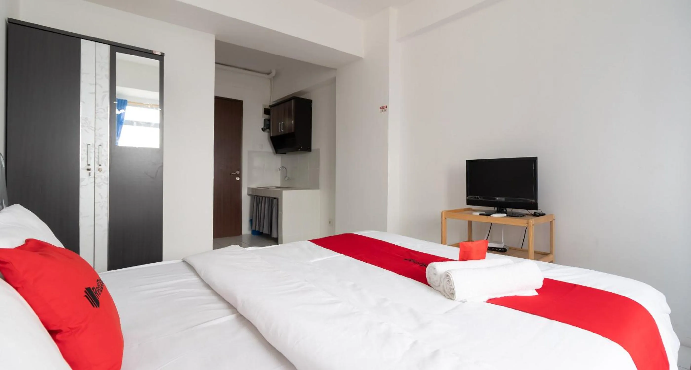Bed in RedLiving Apartemen Gunung Putri - SIROOMS