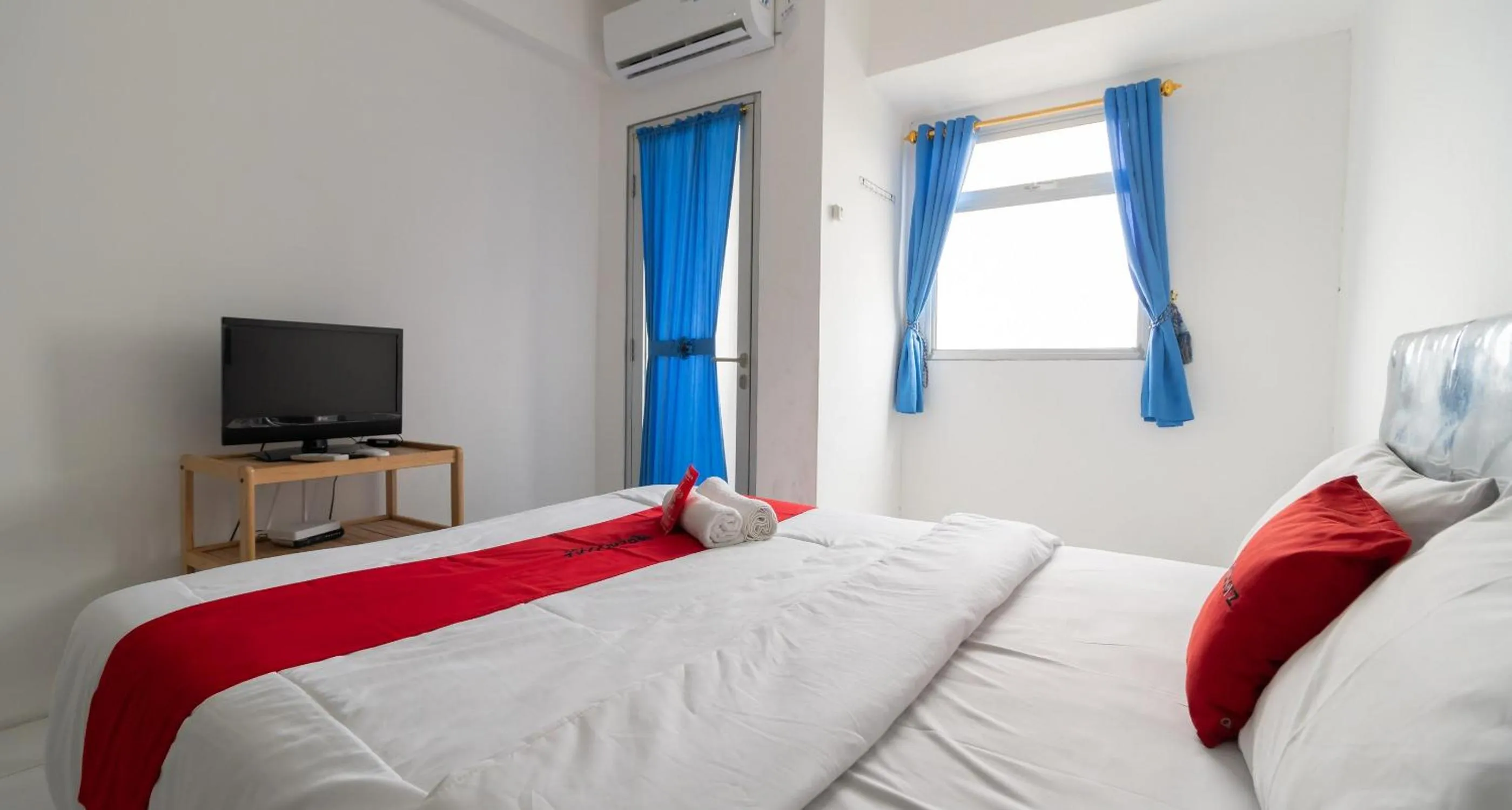 Bed in RedLiving Apartemen Gunung Putri - SIROOMS