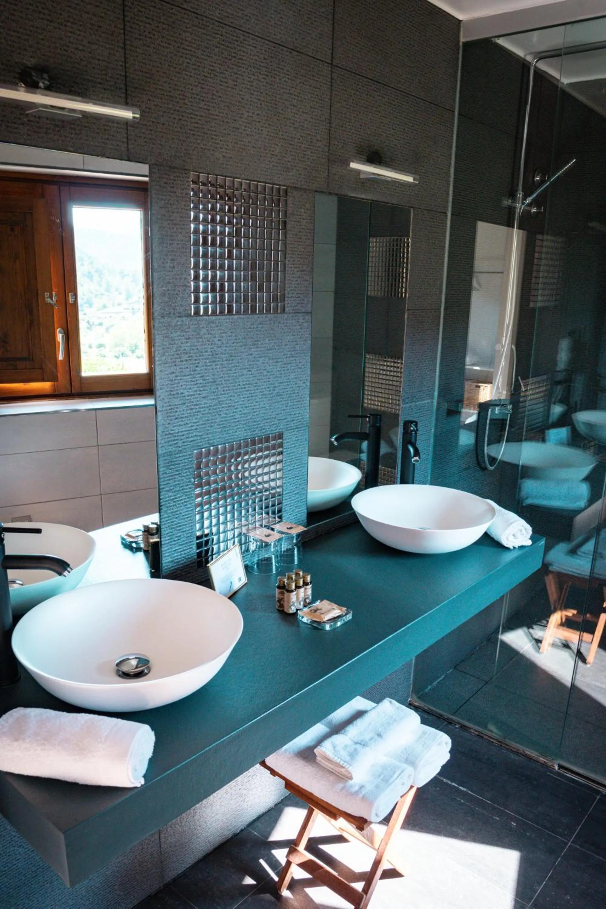 Shower in Hotel Mas Mariassa