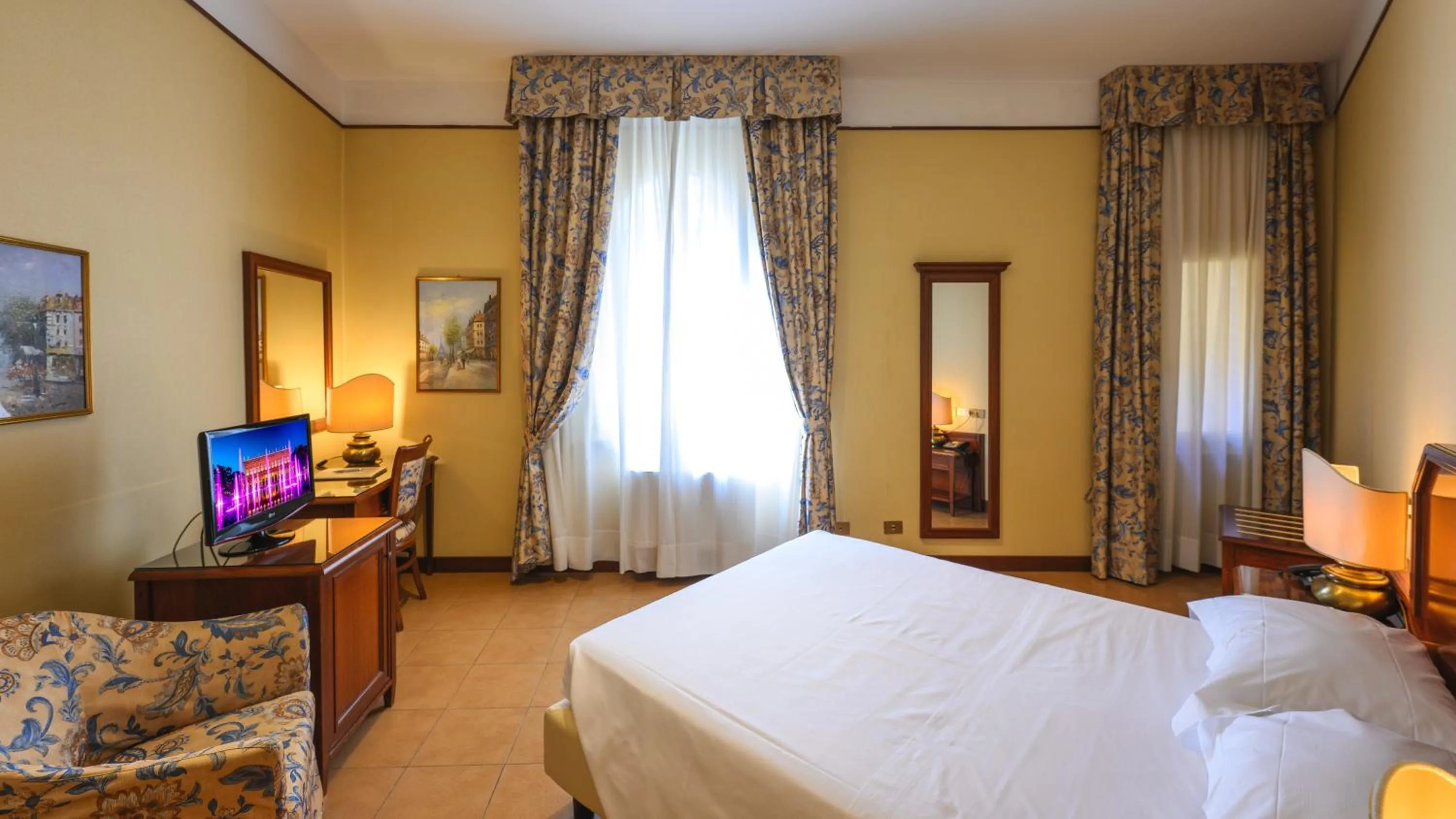 Photo of the whole room, Bed in Albergo Reggio