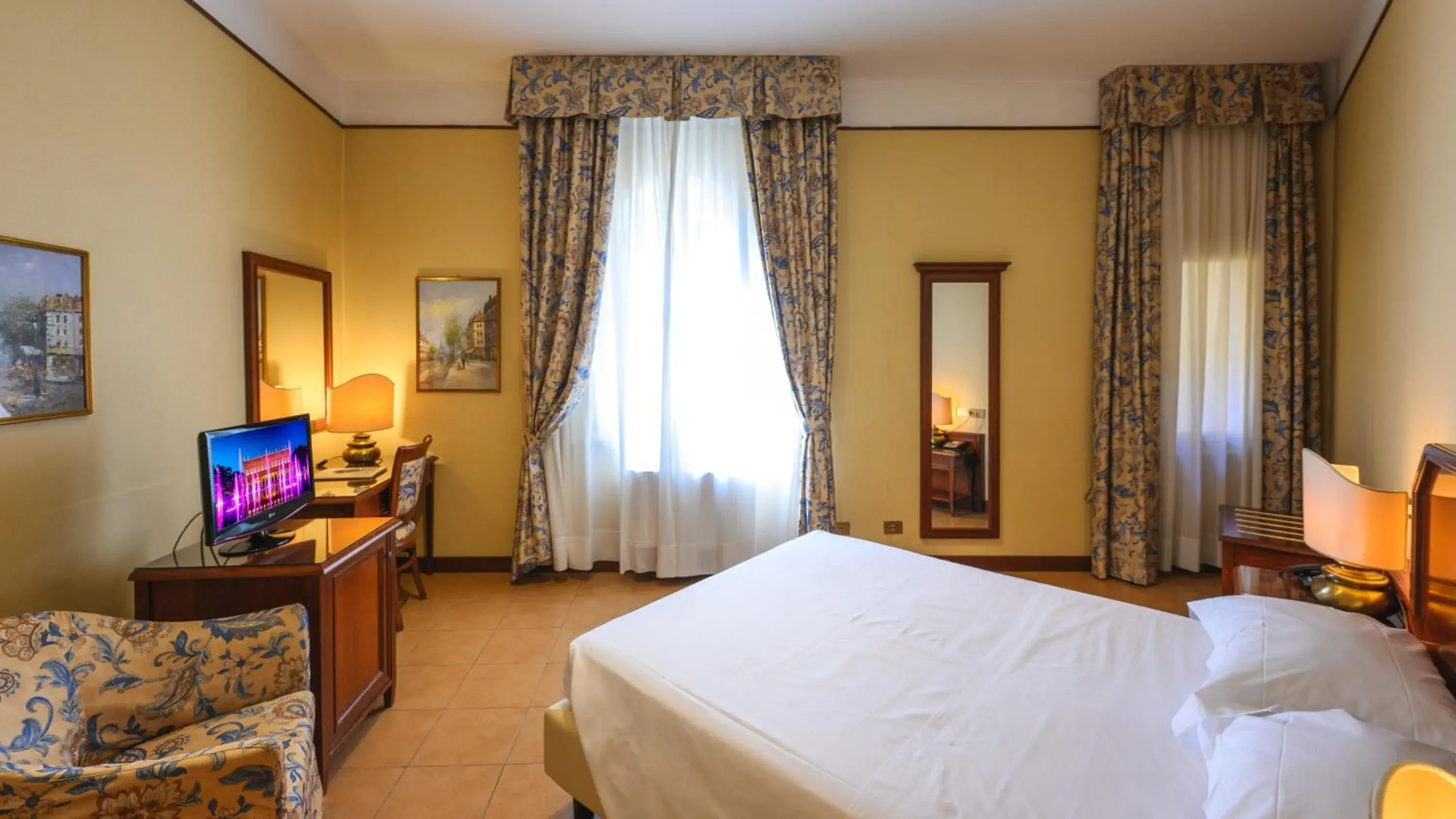 Photo of the whole room, Bed in Albergo Reggio Photo of the whole room, Bed in Albergo Reggio