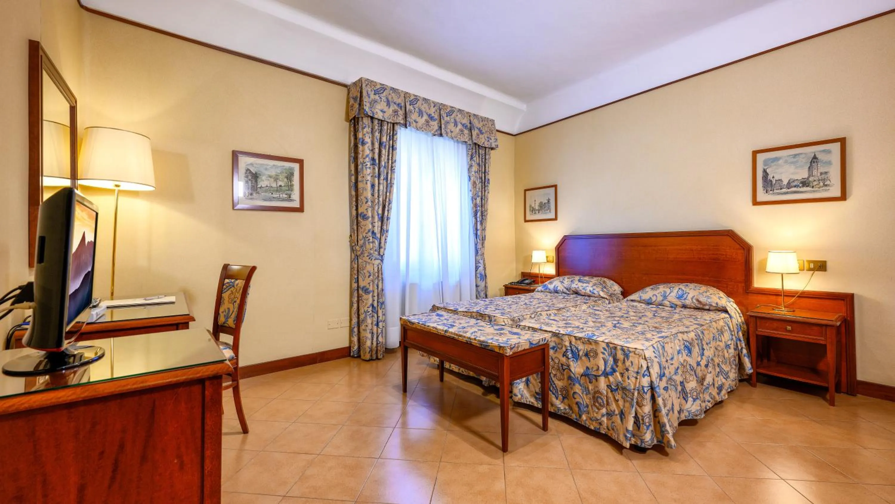 Photo of the whole room, Bed in Albergo Reggio