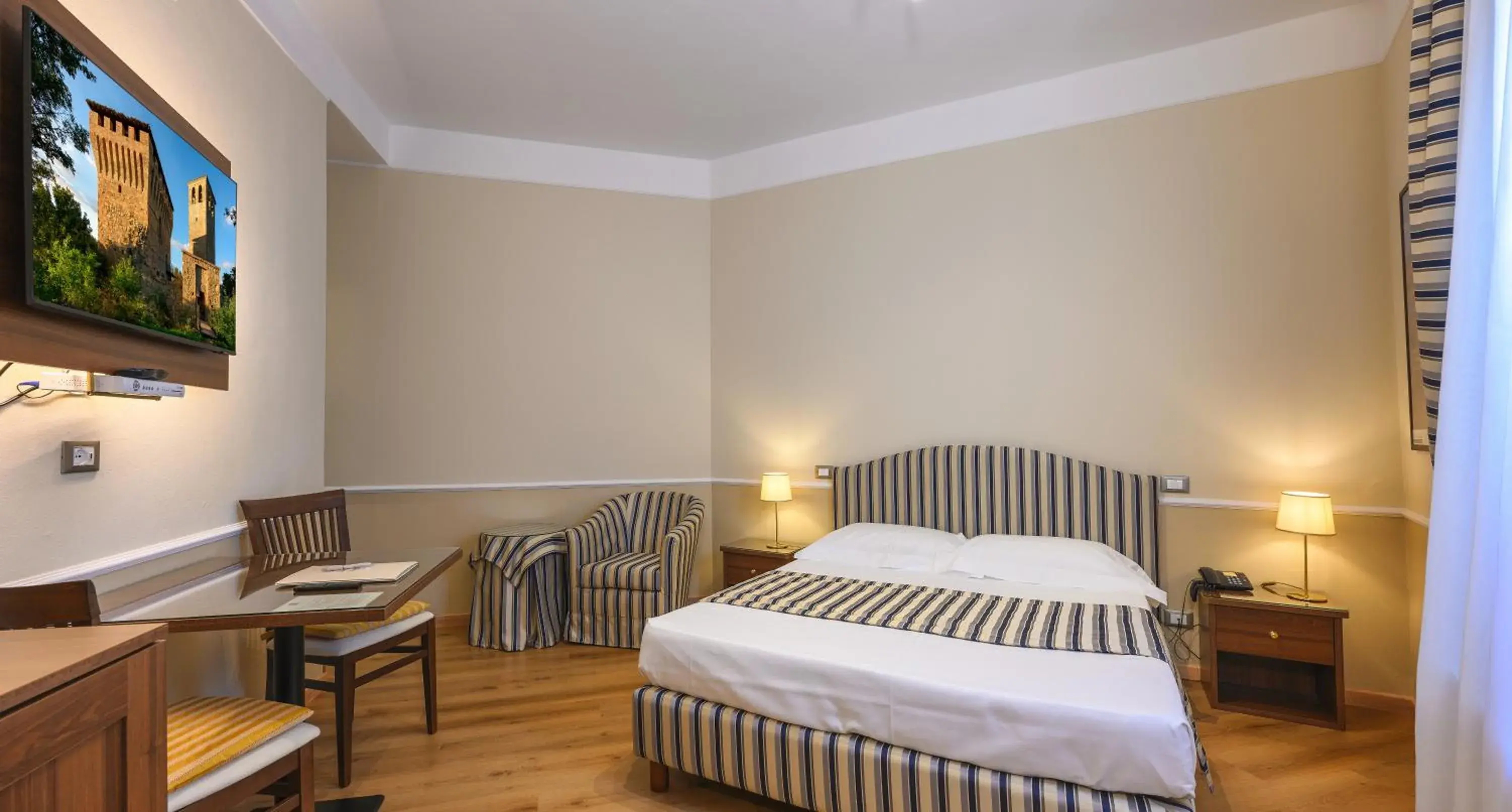 Photo of the whole room, Bed in Albergo Reggio Photo of the whole room, Bed in Albergo Reggio