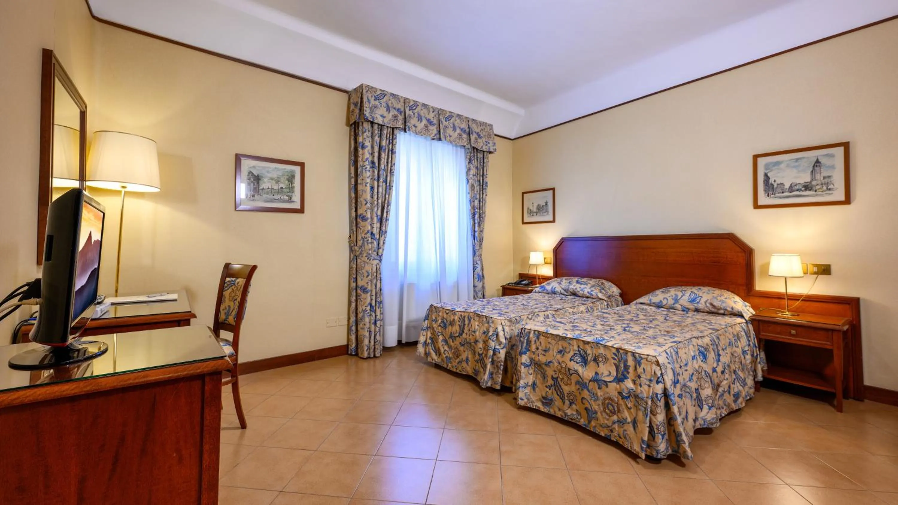 Photo of the whole room, Bed in Albergo Reggio