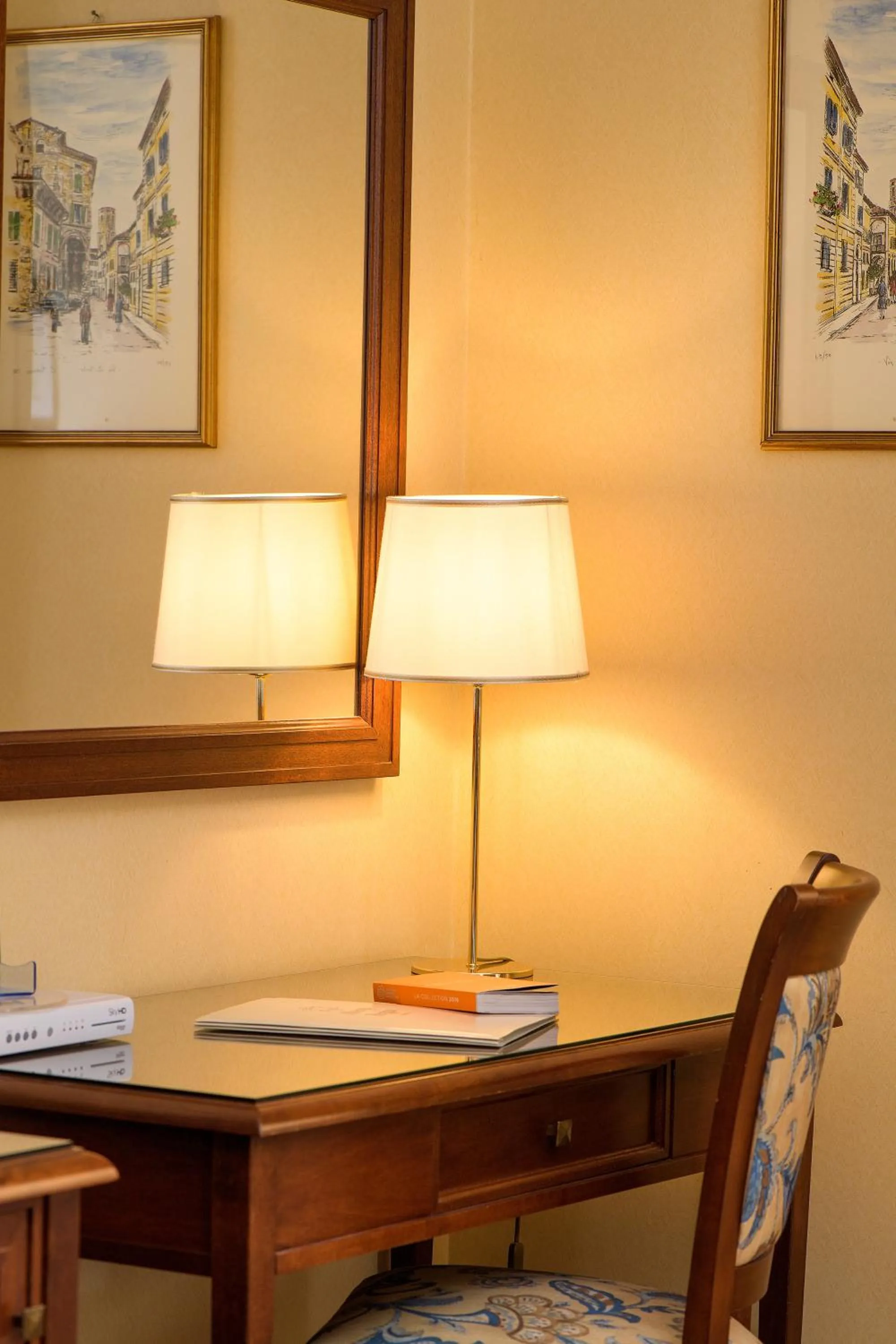 Decorative detail in Albergo Reggio