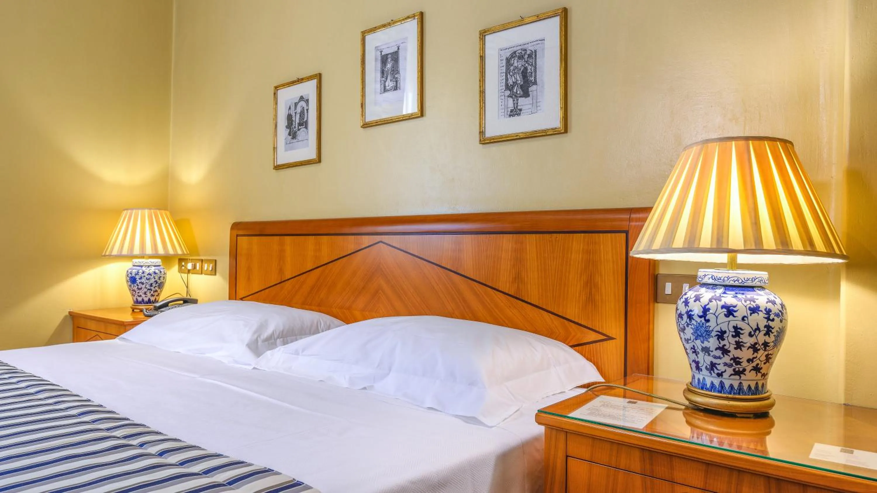 Bed in Albergo Reggio