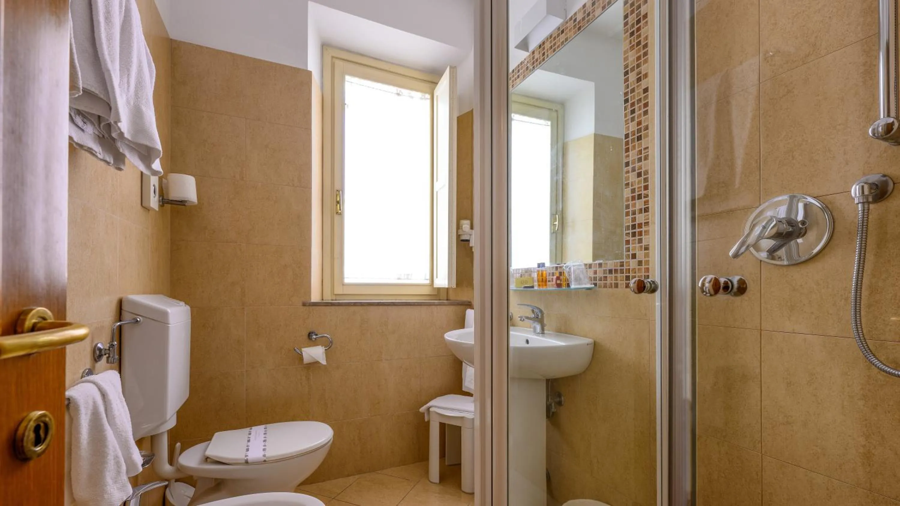 Bathroom in Albergo Reggio
