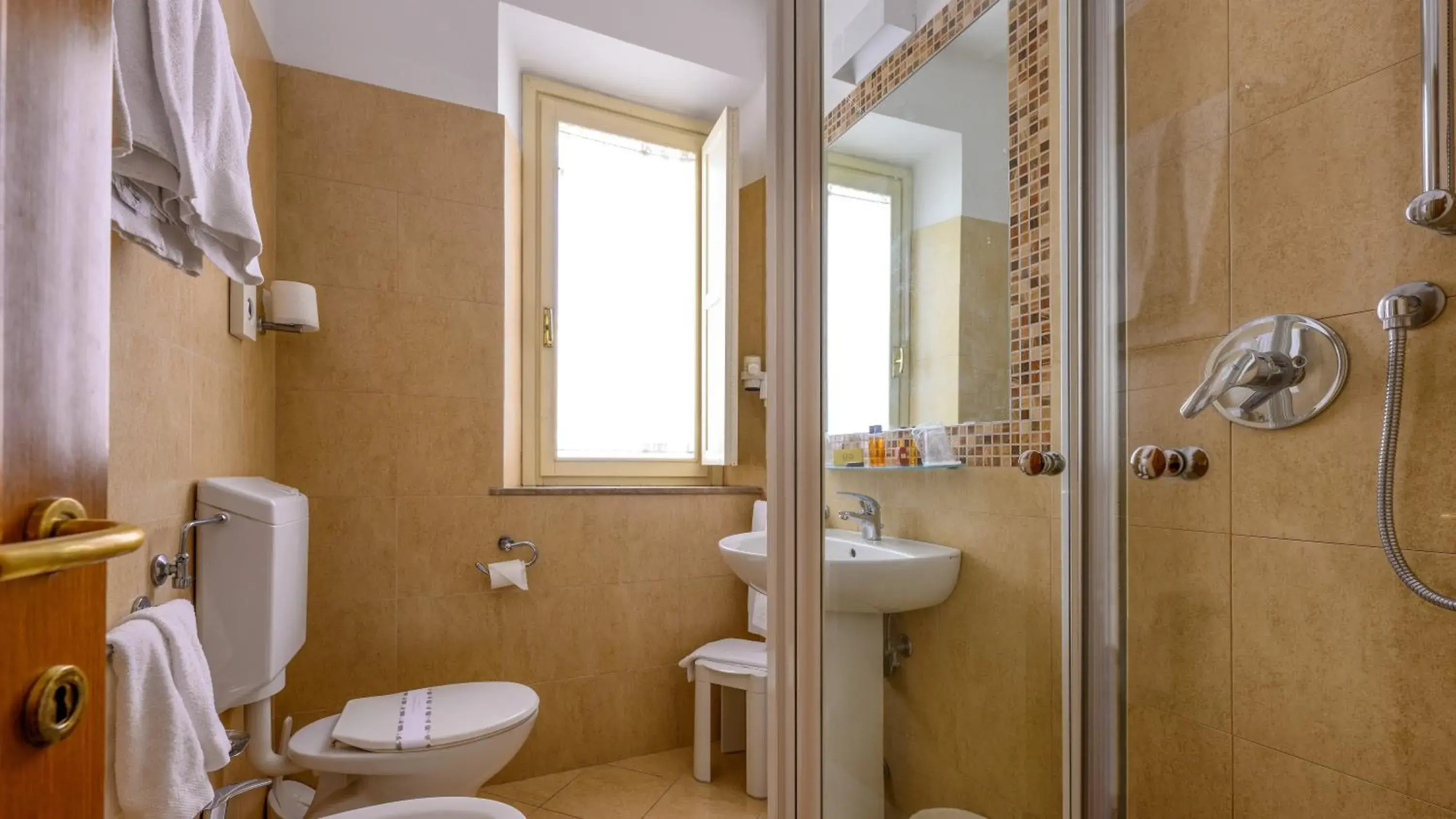 Twin Room in Albergo Reggio Twin Room in Albergo Reggio