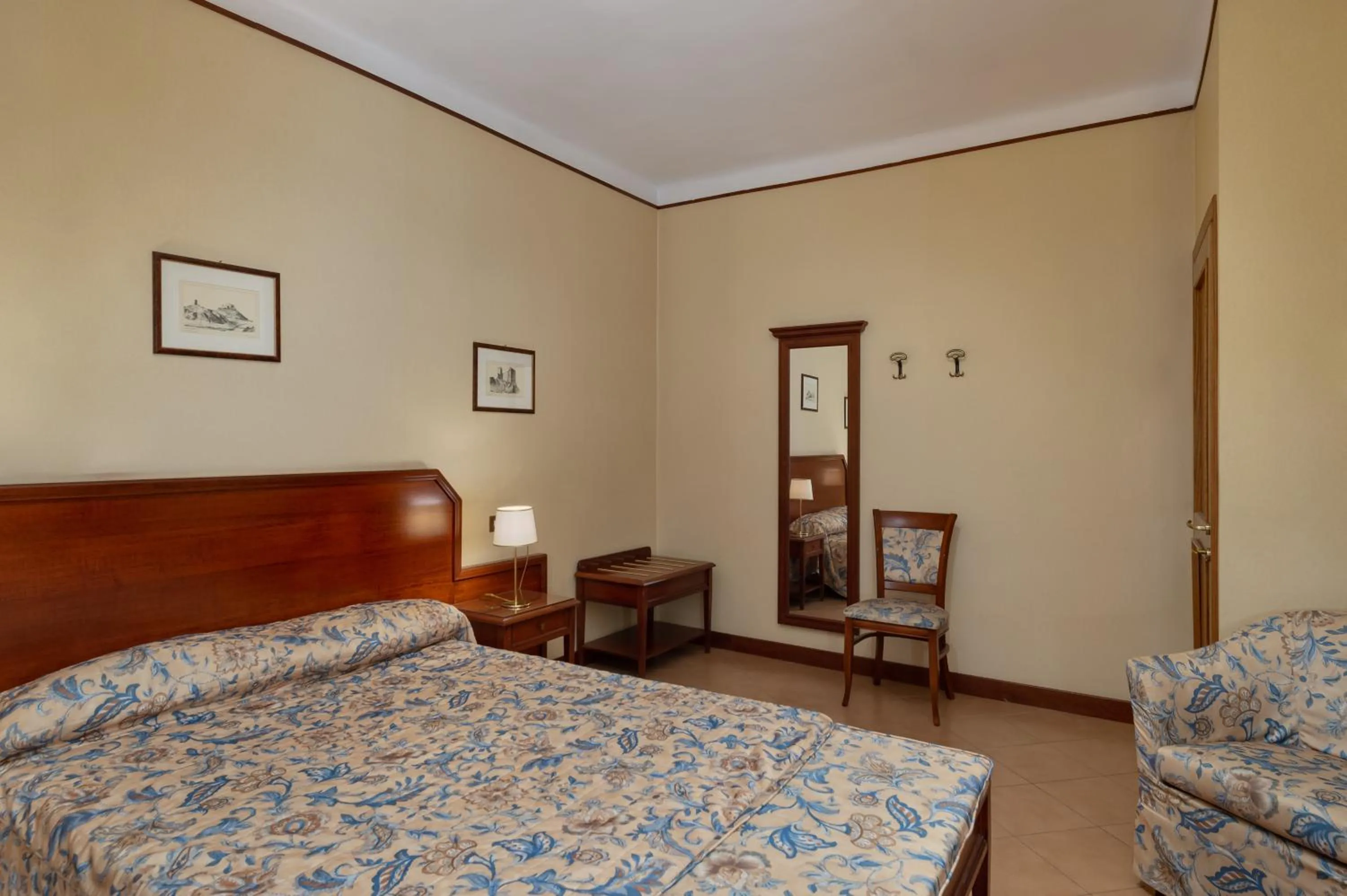 Photo of the whole room, Bed in Albergo Reggio