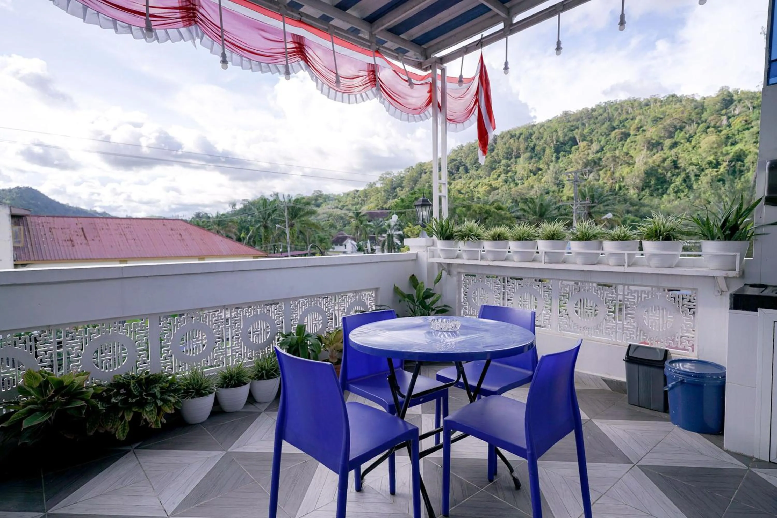 Balcony/Terrace in RedDoorz near Pantai Pandan Sibolga