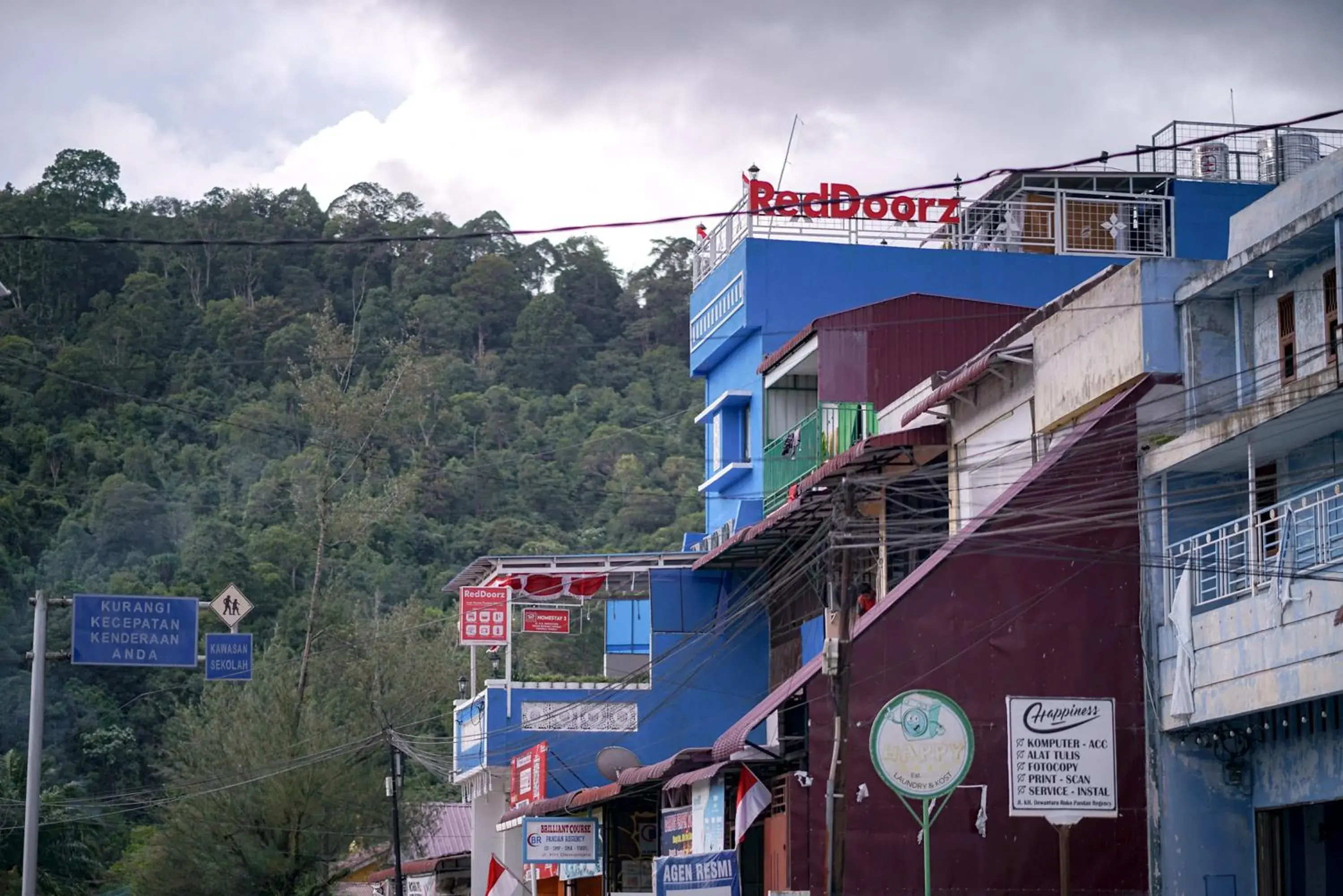 Property building in RedDoorz near Pantai Pandan Sibolga Property building in RedDoorz near Pantai Pandan Sibolga