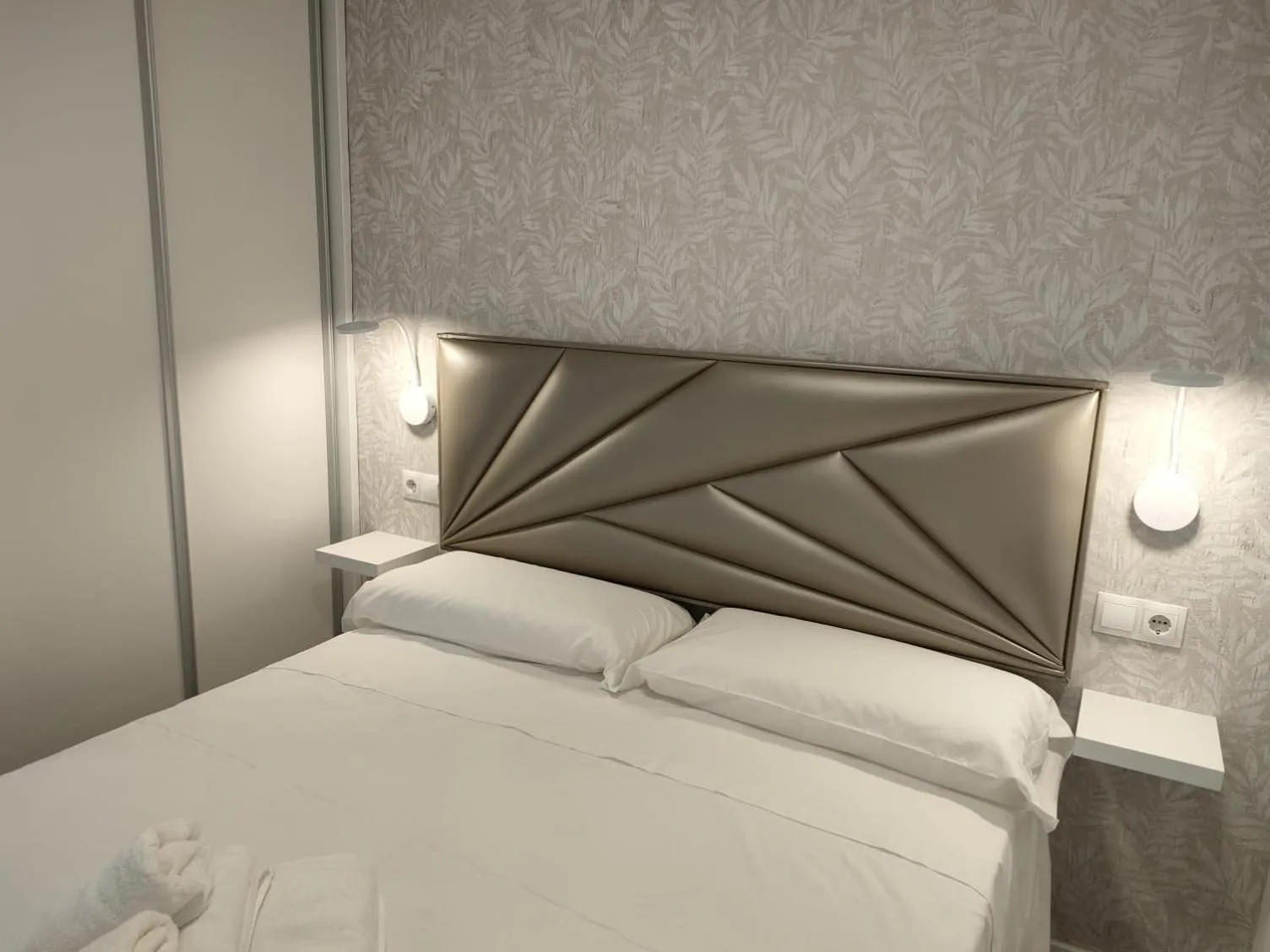 Bed in Beach Front Esther 6 Villajoyosa VACATION RENTALS FROM 11 NIGHTS
