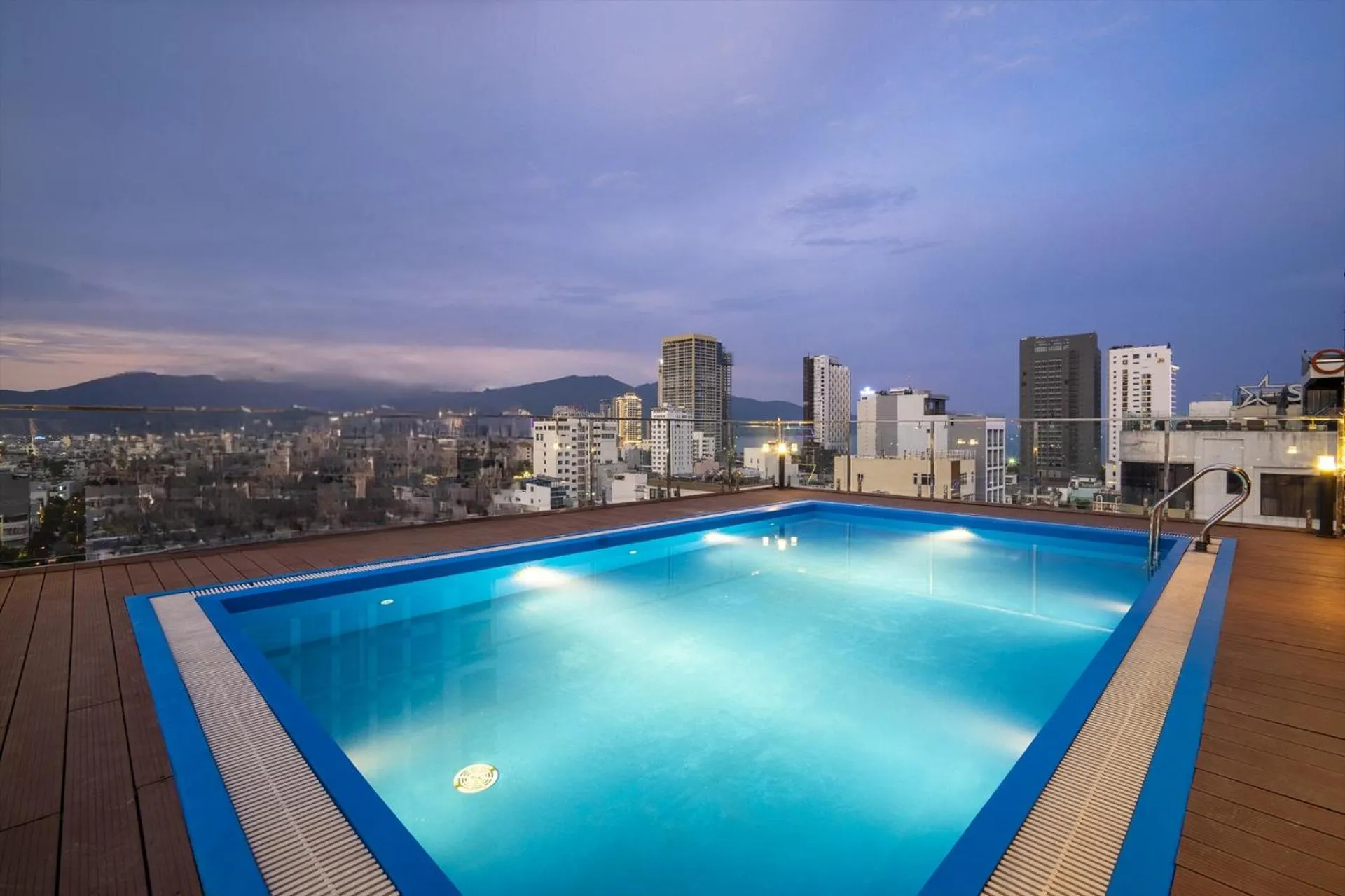 Swimming pool in Hai Trieu Hotel