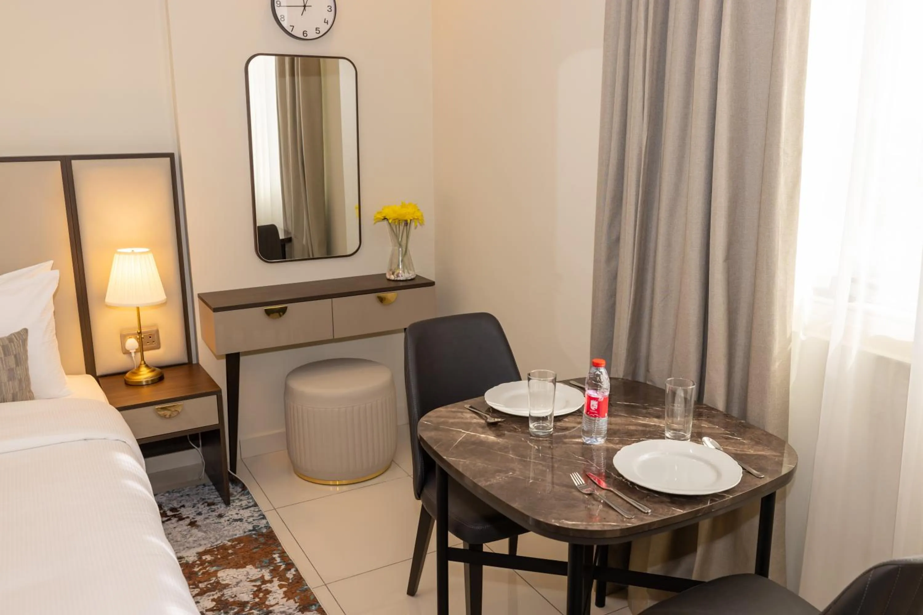 Dining area, Bed in Platinum Coast Hotel Apartments