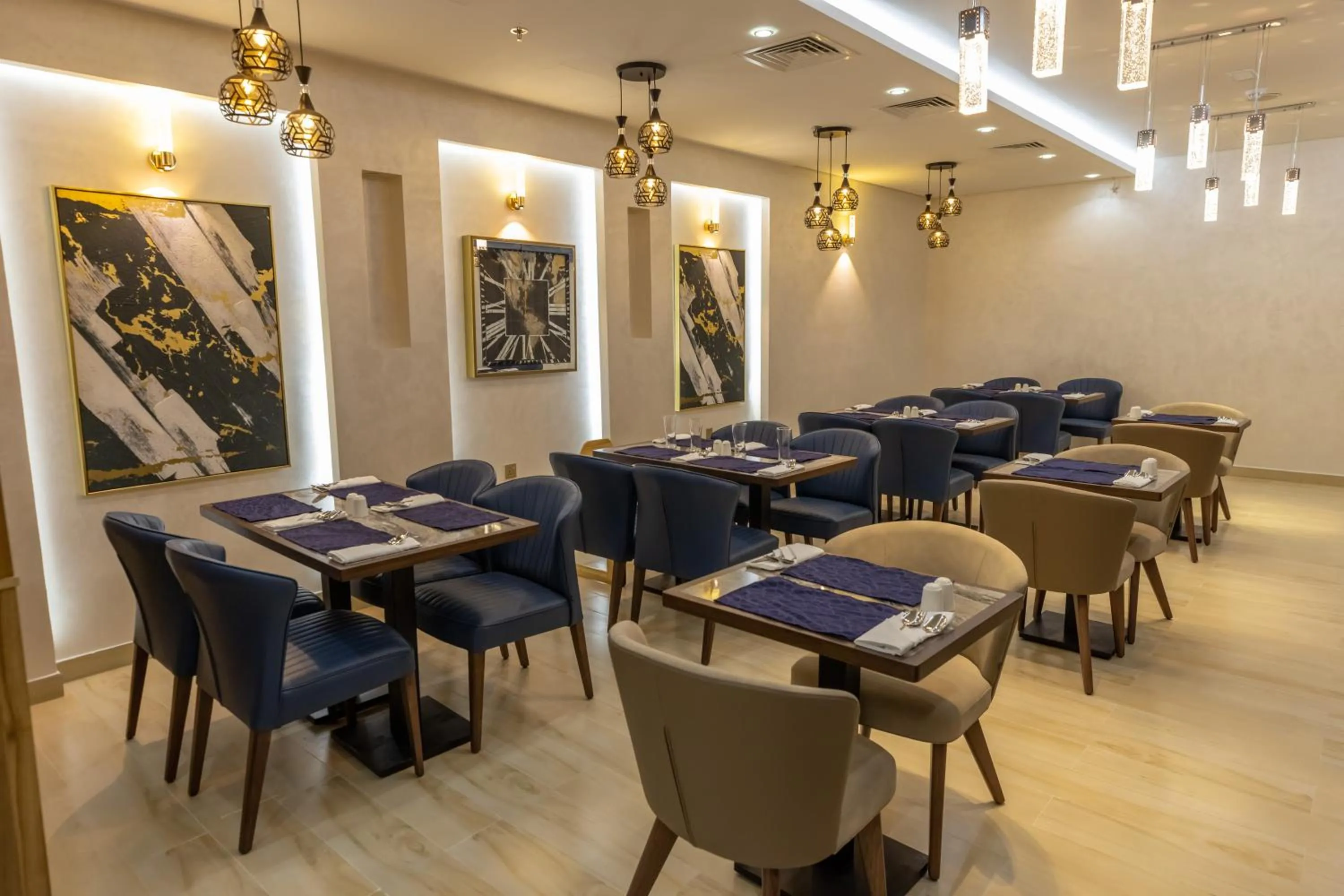 Restaurant/places to eat in Platinum Coast Hotel Apartments