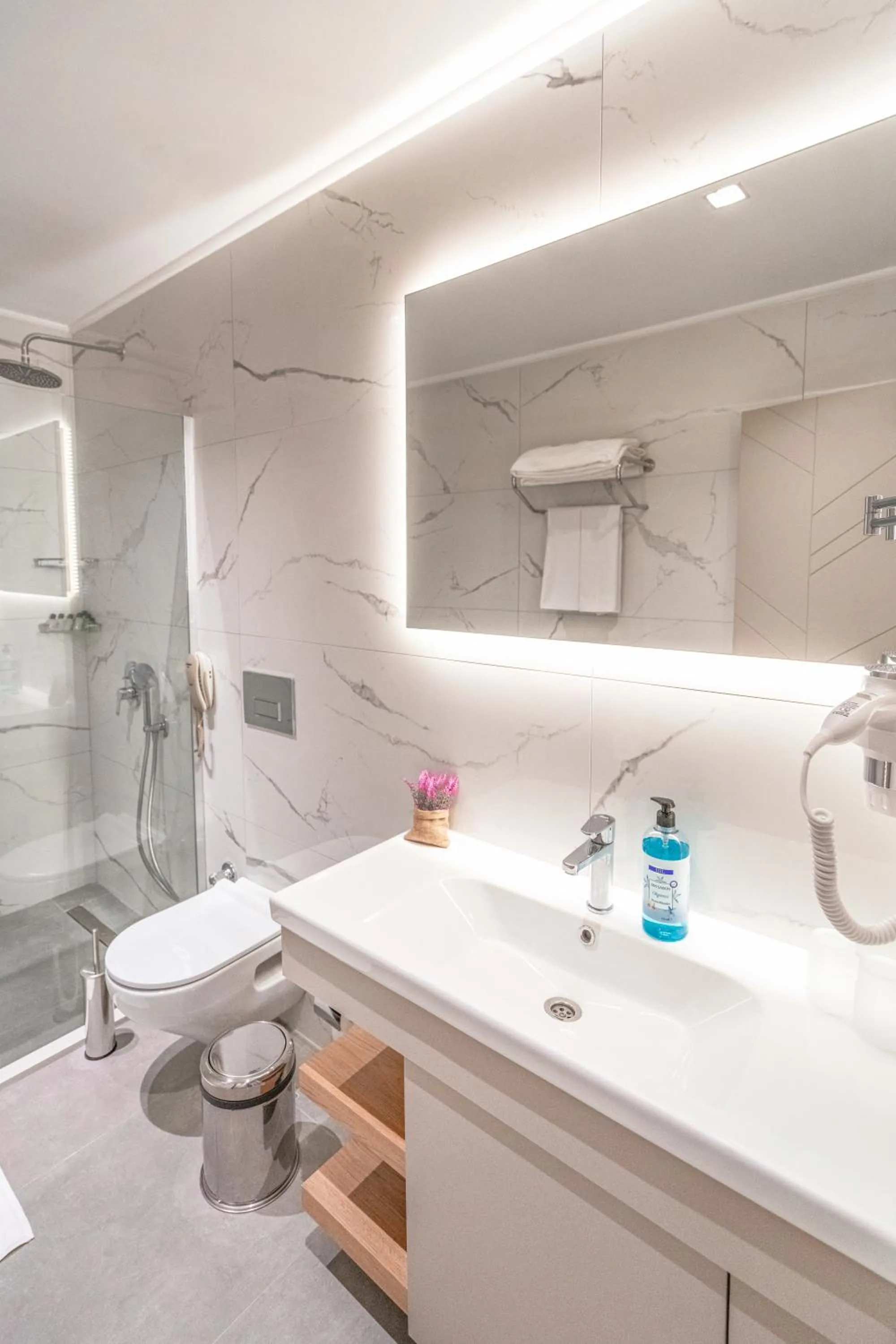 Bathroom in New Safir Apart Hotel