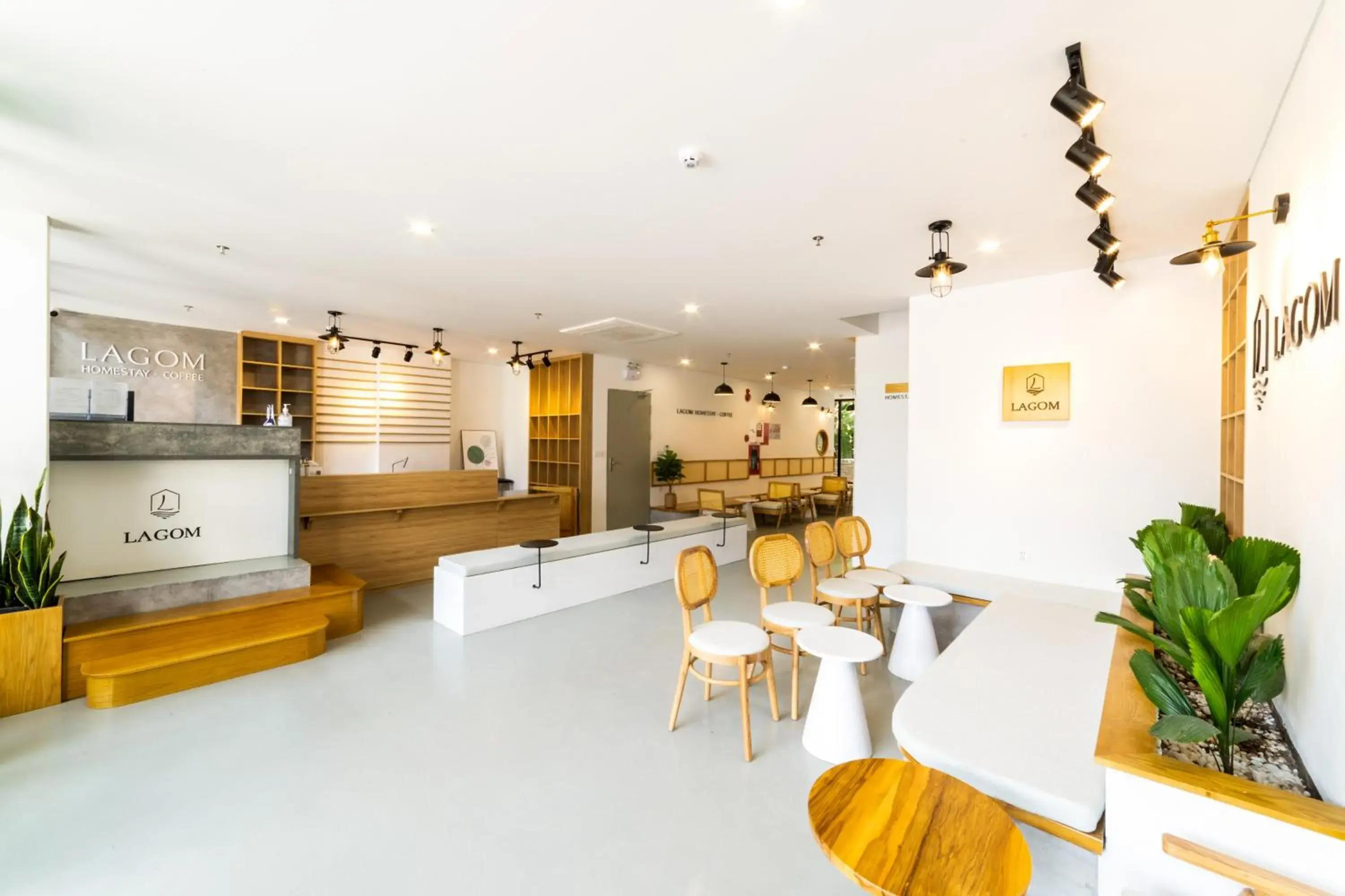 Lobby or reception in LAGOM APARTMENT AND HOTEL Lobby or reception in LAGOM APARTMENT AND HOTEL