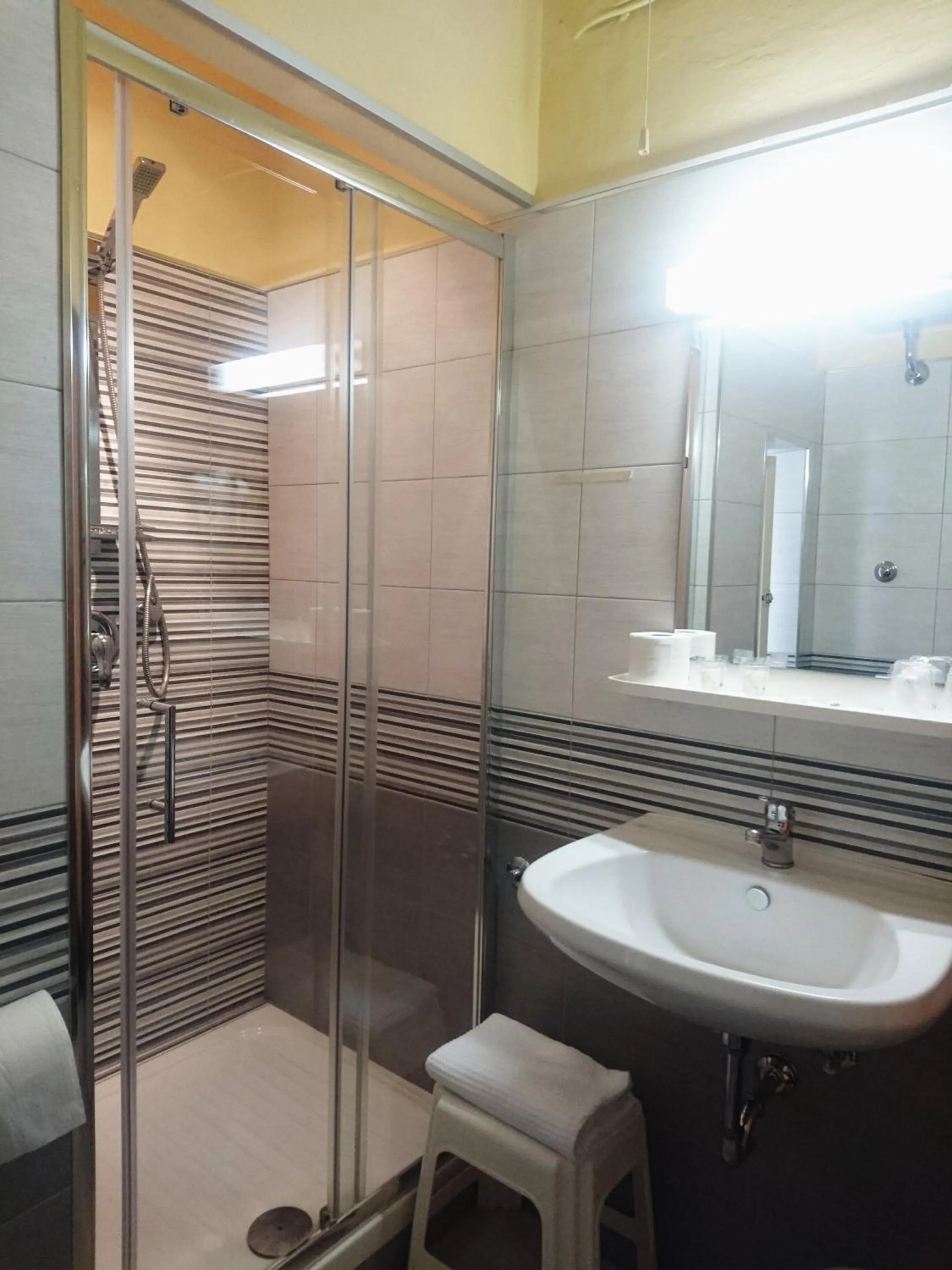 Giappone Inn Parking Hotel