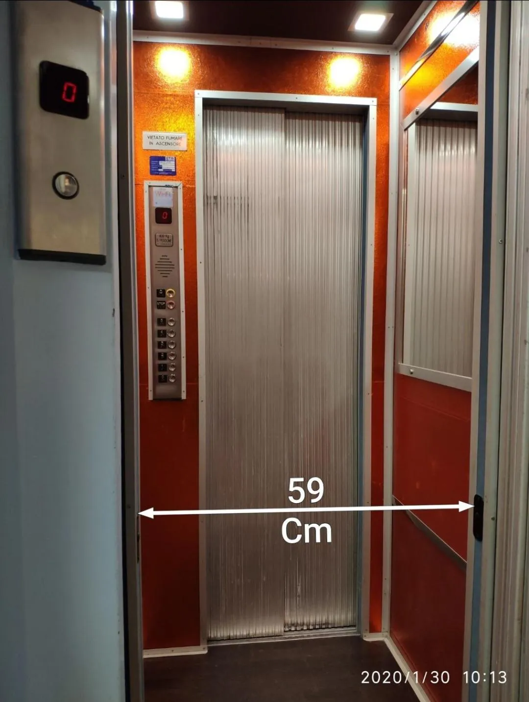 elevator in Giappone Inn Parking Hotel