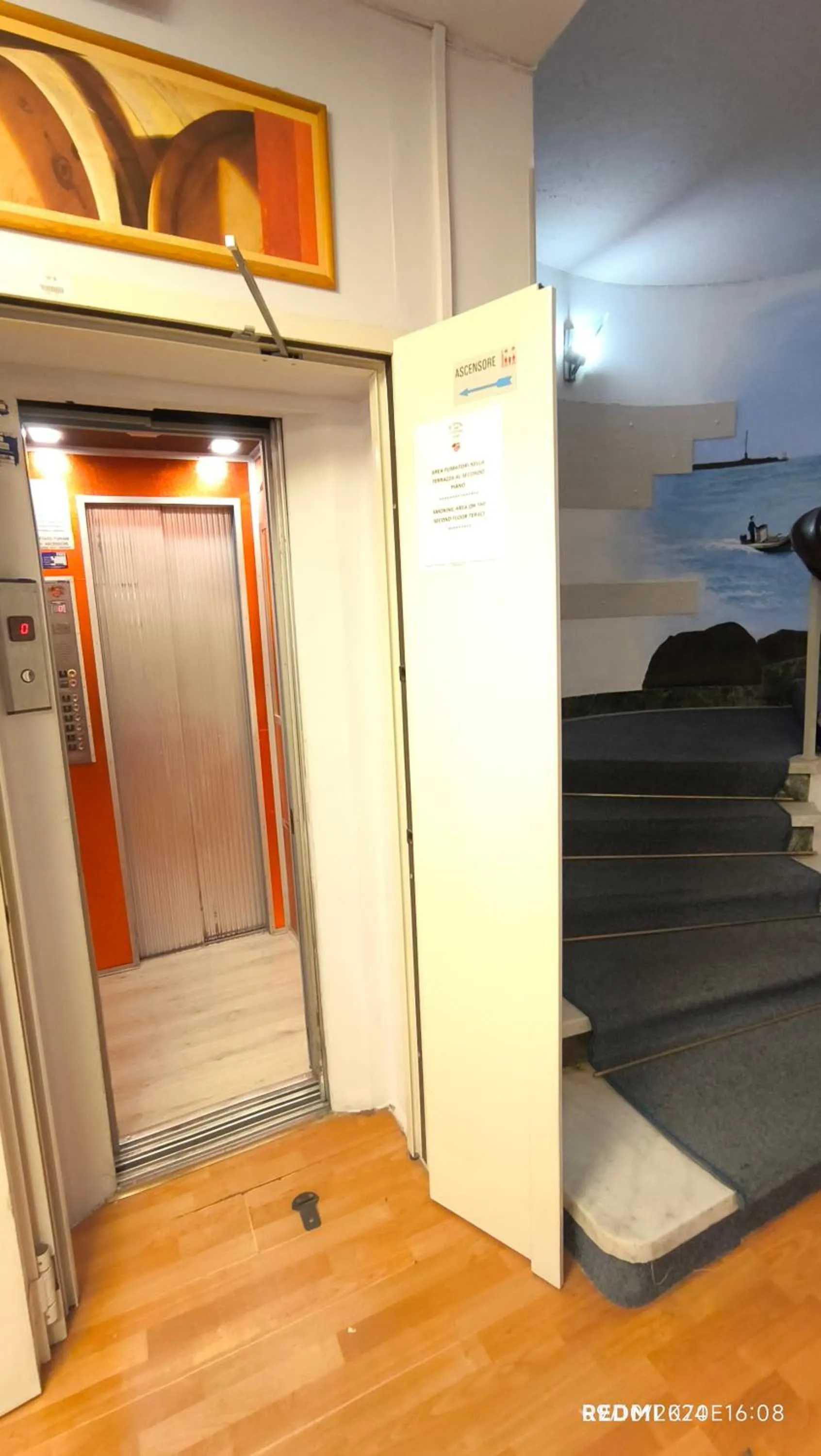 elevator in Giappone Inn Parking Hotel